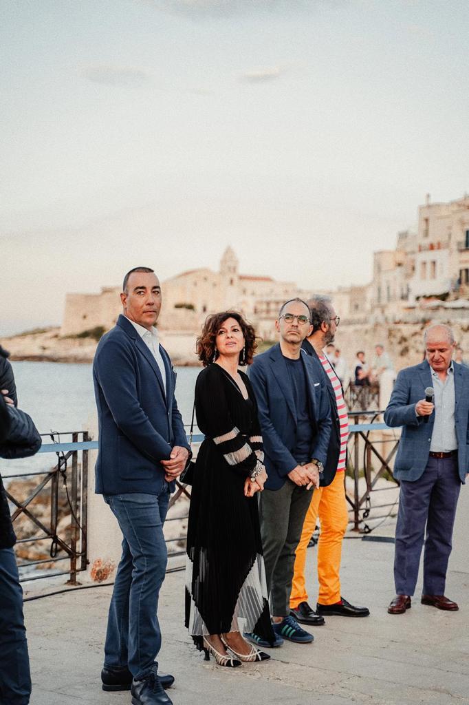 Galleria PIEMONTESE A INAUGURAZIONE BUILDING BRIDGES A VIESTE - Diapositiva 2 di 3