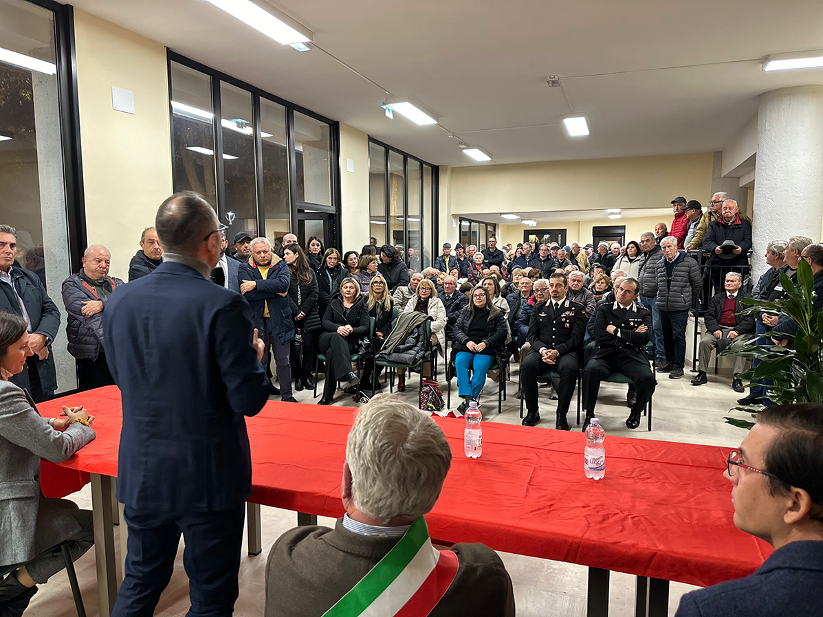 Galleria Il vicepresidente Piemontese inaugura il nuovo Centro per anziani a San Marco in Lamis - Diapositiva 1 di 3