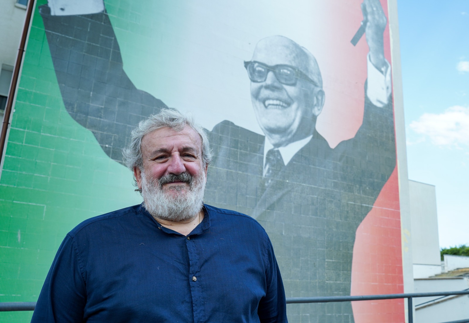 Galleria MARTINA FRANCA, EMILIANO E PENTASSUGLIA ALL’INAUGURAZIONE DELLO SMART WALL DEDICATO A PERTINI - Diapositiva 1 di 10