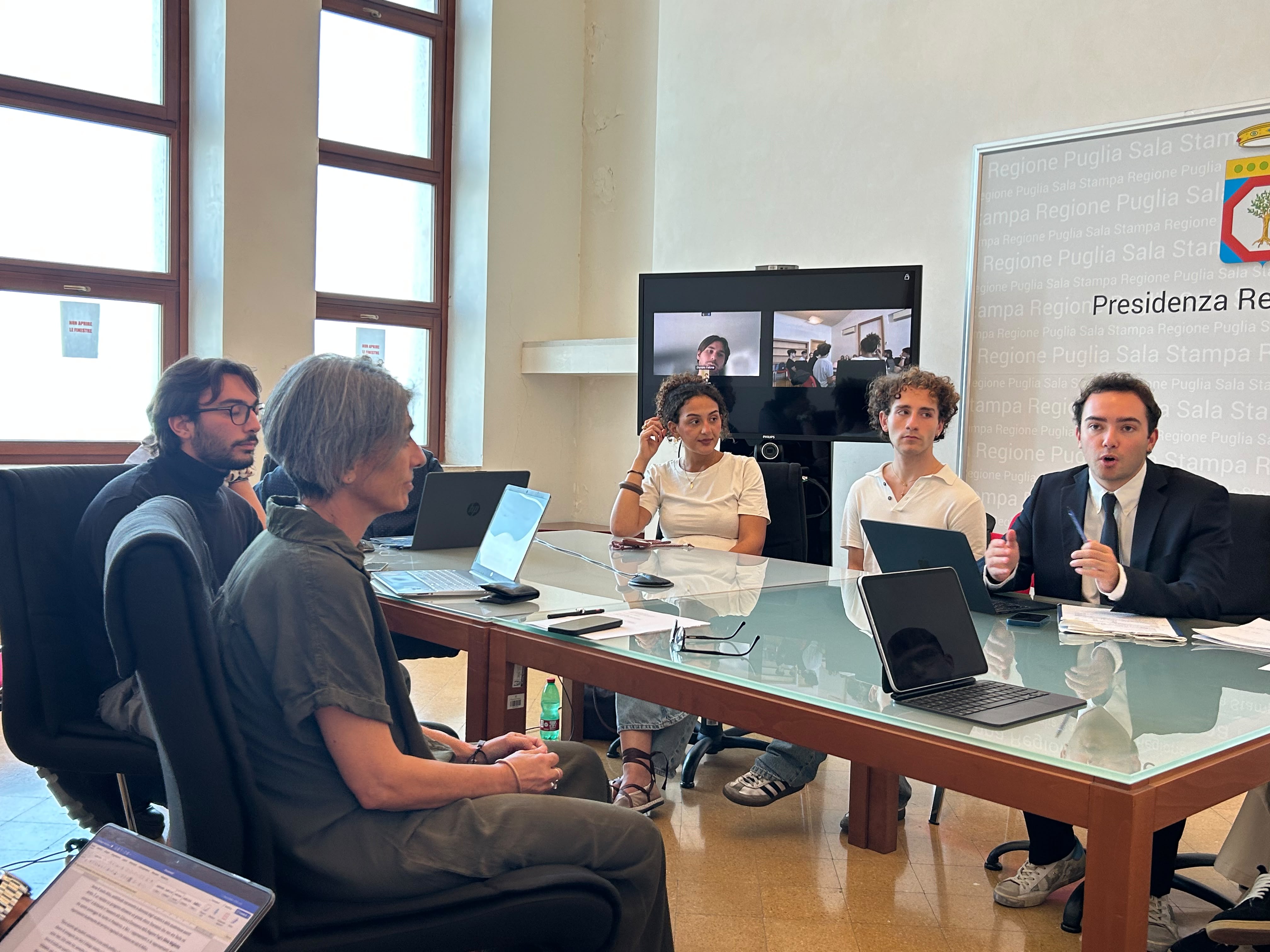 Galleria Università, garantita la copertura al 100% delle borse di studio Adisu per l’a.a. 2026/27. Miglietta: “Sforzo straordinario della Regione. Adesso regole condivise per i nuovi bandi e tavolo nazionale sul welfare studentesco” - Diapositiva 2 di 3