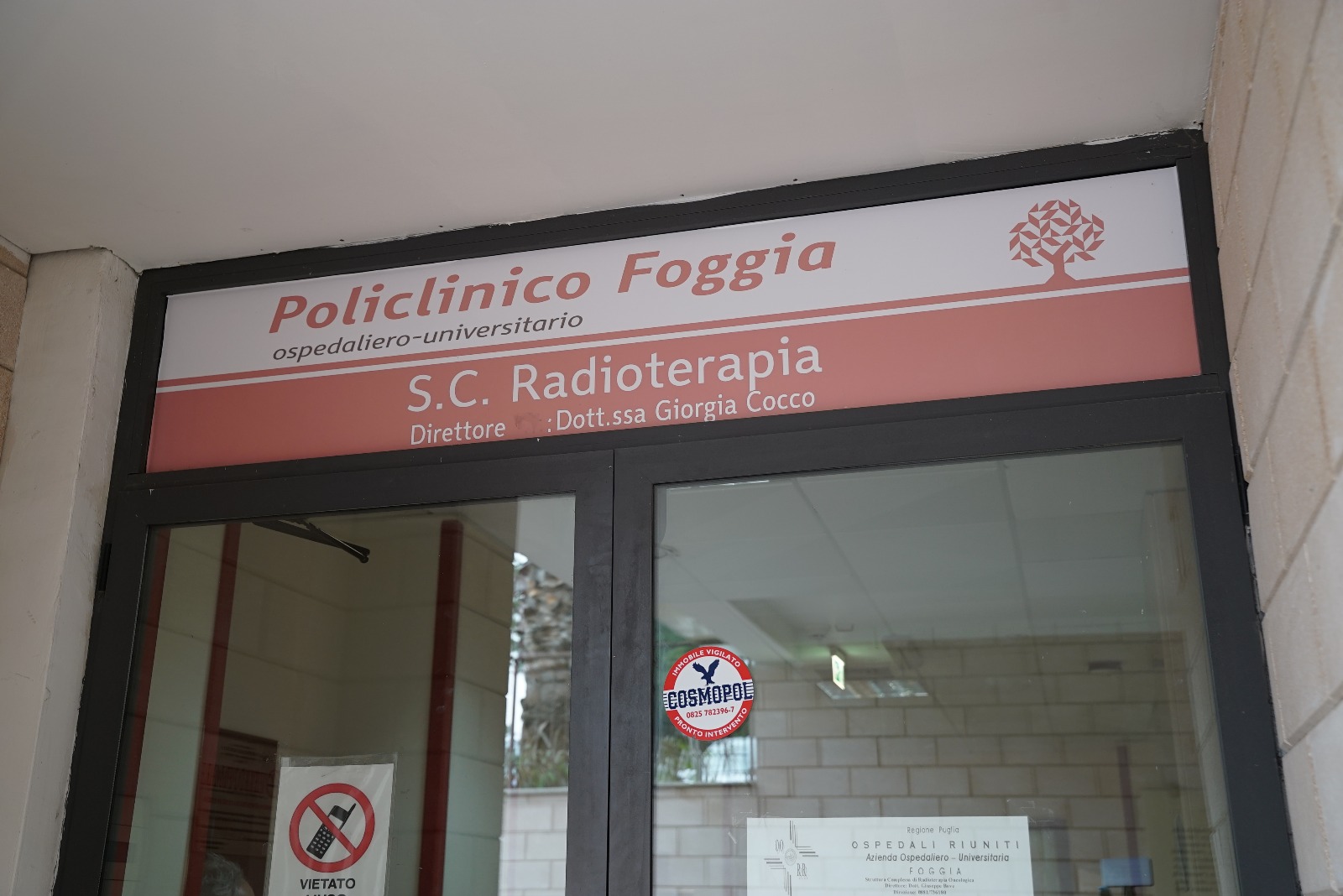 Galleria Policlinico Foggia, il presidente della Regione Michele Emiliano e l'assessore alla Sanità Raffaele Piemontese inaugurano il nuovo acceleratore lineare della Struttura di Radioterapia - Diapositiva 10 di 15