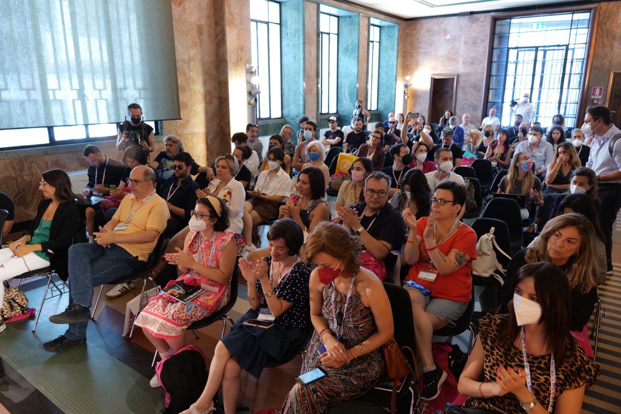 Galleria Medimex, Emiliano e Zingaretti: uniamo le forze per iniziare una collaborazione interregionale, musicale e giovanile - Diapositiva 7 di 10