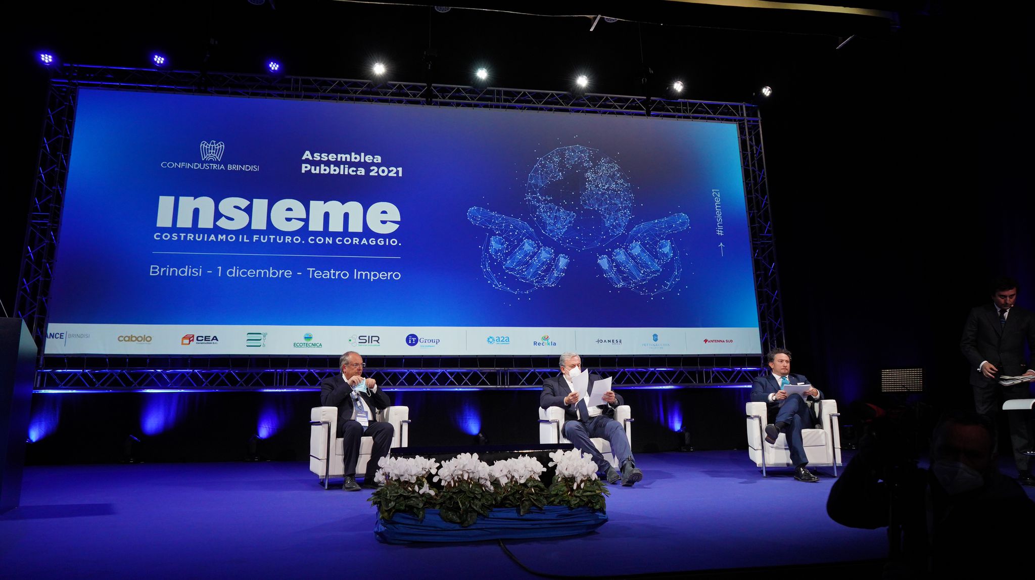 Galleria EMILIANO ALL’ASSEMBLEA DI CONFINDUSTRIA BRINDISI:  “VOGLIAMO TRASFORMARE BRINDISI NELLA CAPITALE DELL’INNOVAZIONE TECNOLOGICA DEL SALENTO” - Diapositiva 22 di 24