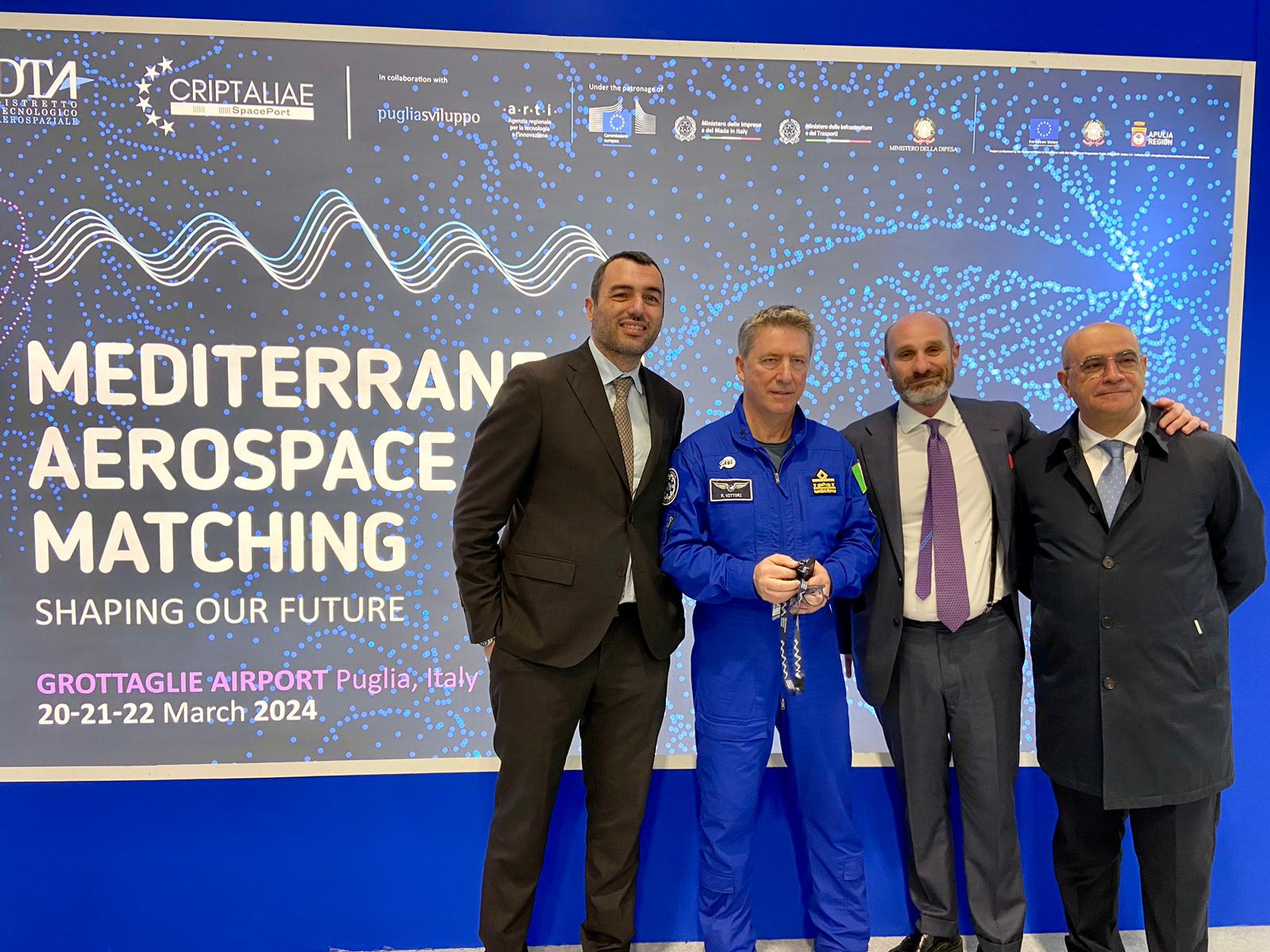 Galleria Spazioporto di Taranto-Grottaglie, svelato il nuovo volto al Mam 2024. Emiliano, Delli Noci e Vasile: “Promessa mantenuta” - Diapositiva 3 di 7