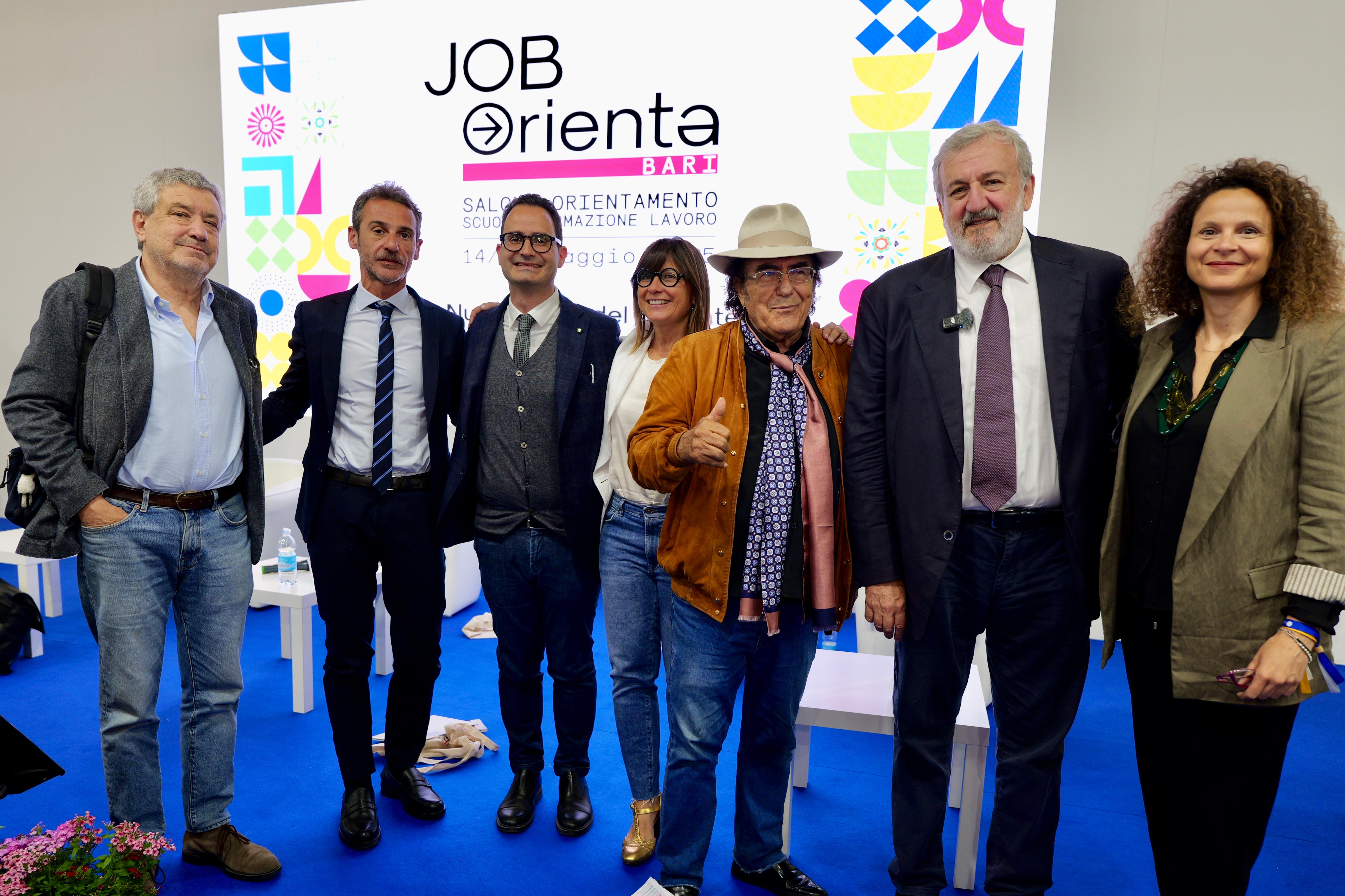 Galleria IL PRESIDENTE EMILIANO E L’ASSESSORE LEO ALLA SECONDA GIORNATA DI JOB&ORIENTA: VISITA TRA GLI STAND CON AL BANO - Diapositiva 11 di 13