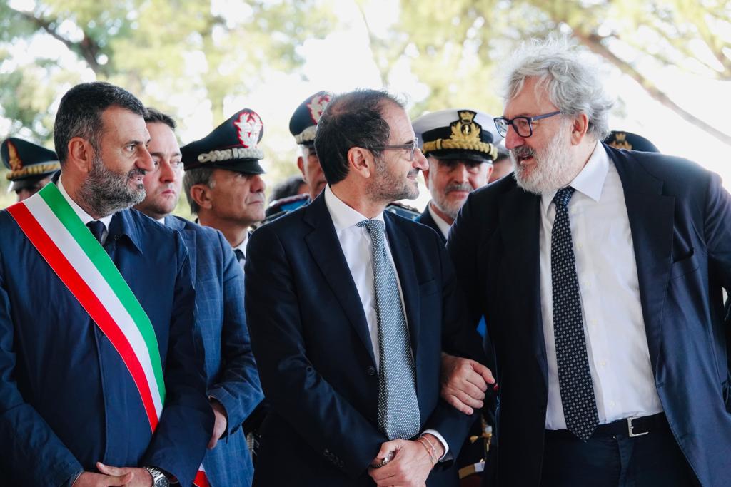 Galleria Il presidente Emiliano alle celebrazioni della Giornata dell'Unità nazionale e delle Forze Armate: “Festa che esprime gratitudine per i nostri caduti e volontà di pace” - Diapositiva 14 di 14