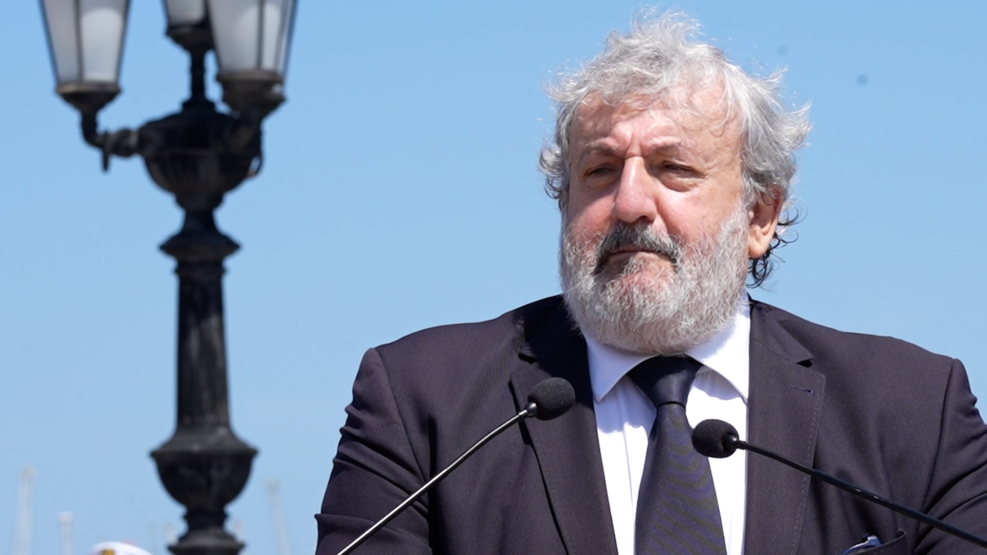 Galleria CELEBRAZIONI DEL 77° ANNIVERSARIO DELLA FONDAZIONE DELLA REPUBBLICA A BARI. EMILIANO: “RICORRENZA CELEBRATA TUTTO L’ANNO DA CHI SVOLGE IL PROPRIO DOVERE” - Diapositiva 10 di 12