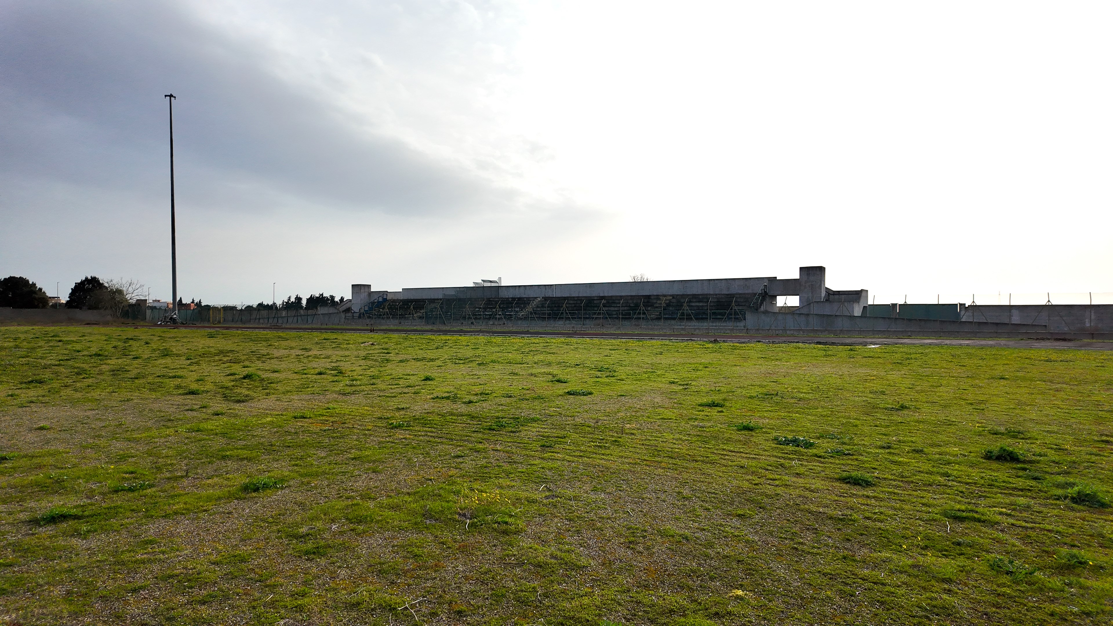 Galleria Giochi del Mediterraneo, sopralluogo del presidente Emiliano allo stadio comunale di Faggiano insieme al presidente FIGC Gravina - Diapositiva 4 di 7