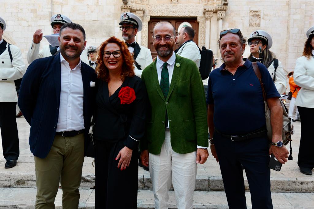 Galleria Grande accoglienza a Conversano per il Maestro Riccardo Muti: “Complimenti alla Regione Puglia per la legge sulle bande musicali” - Diapositiva 3 di 12