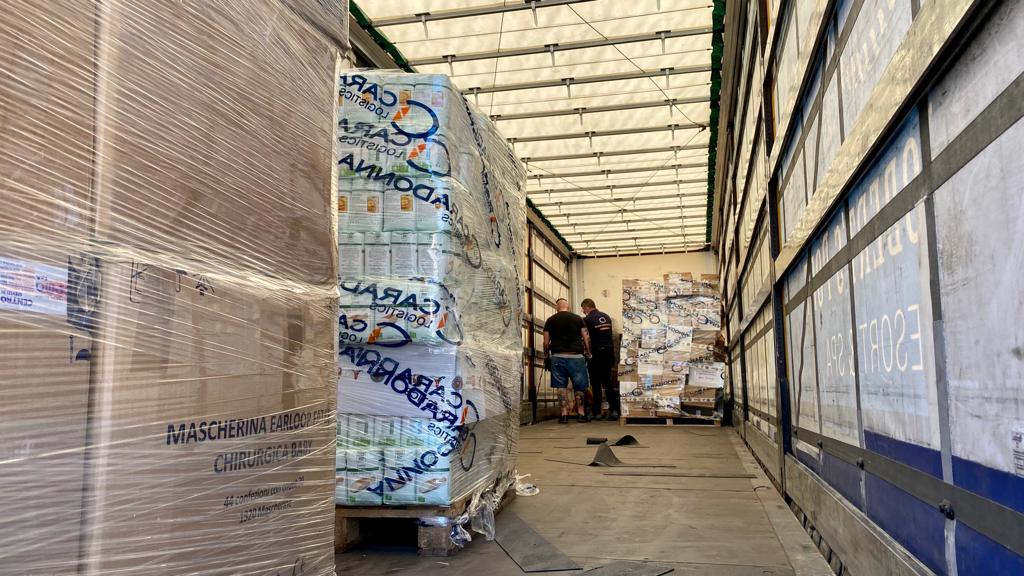 Galleria Emergenza Ucraina: partiti oggi da Bari due tir straordinari con beni di prima necessità - Diapositiva 1 di 4