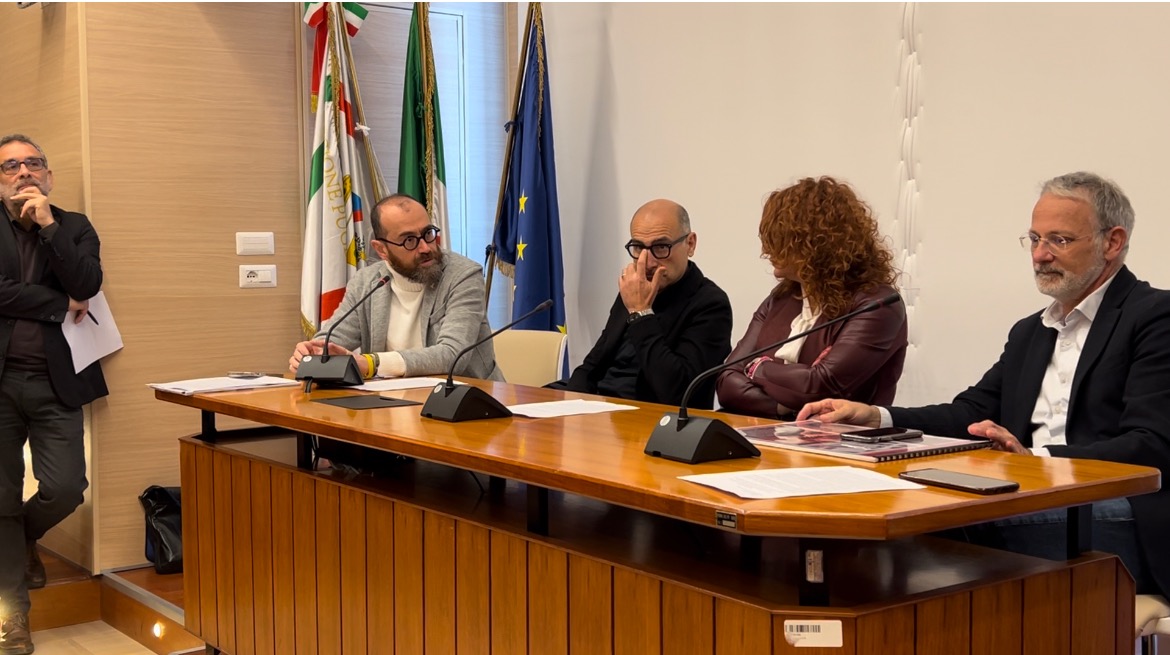 Galleria Biblioteche di Puglia: dalle Community library al Sistema regionale dei servizi bibliotecari - Diapositiva 3 di 4