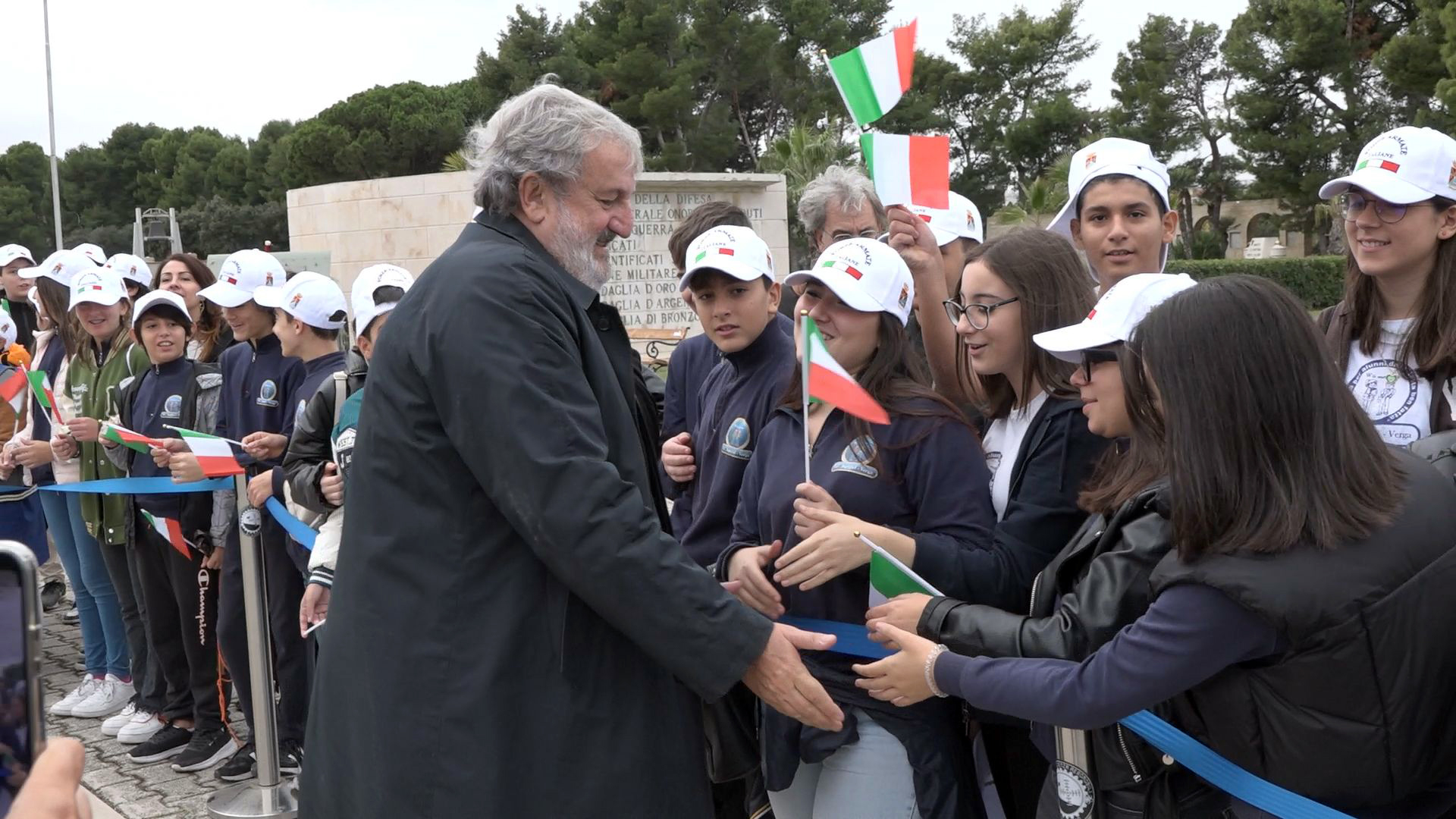 Galleria IL PRESIDENTE EMILIANO ALLE CELEBRAZIONI PER IL GIORNO DELL’UNITÀ NAZIONALE E LA FESTA DELLE FORZE ARMATE CON IL PRESIDENTE MATTARELLA - Diapositiva 4 di 12