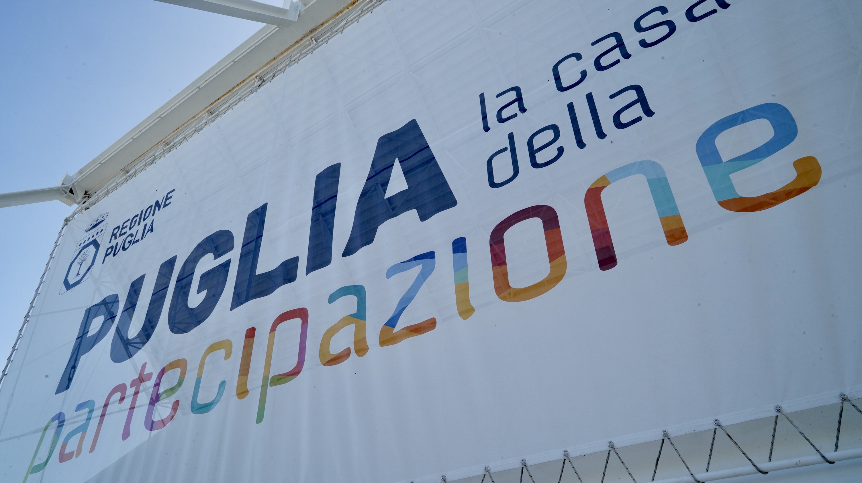 Galleria INCONTRO TRA EMILIANO E PARLAMENTARI ED EUROPARLAMENTARI DI GOVERNO SUL PROGRAMMA DELLA PUGLIA - Diapositiva 5 di 11