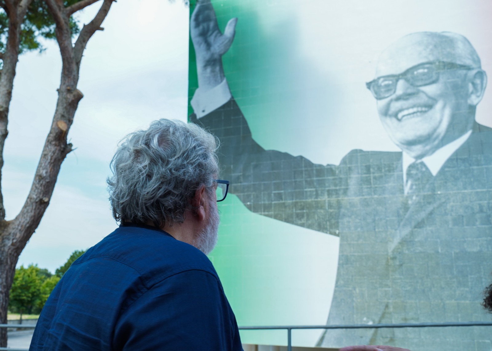 Galleria MARTINA FRANCA, EMILIANO E PENTASSUGLIA ALL’INAUGURAZIONE DELLO SMART WALL DEDICATO A PERTINI - Diapositiva 6 di 10