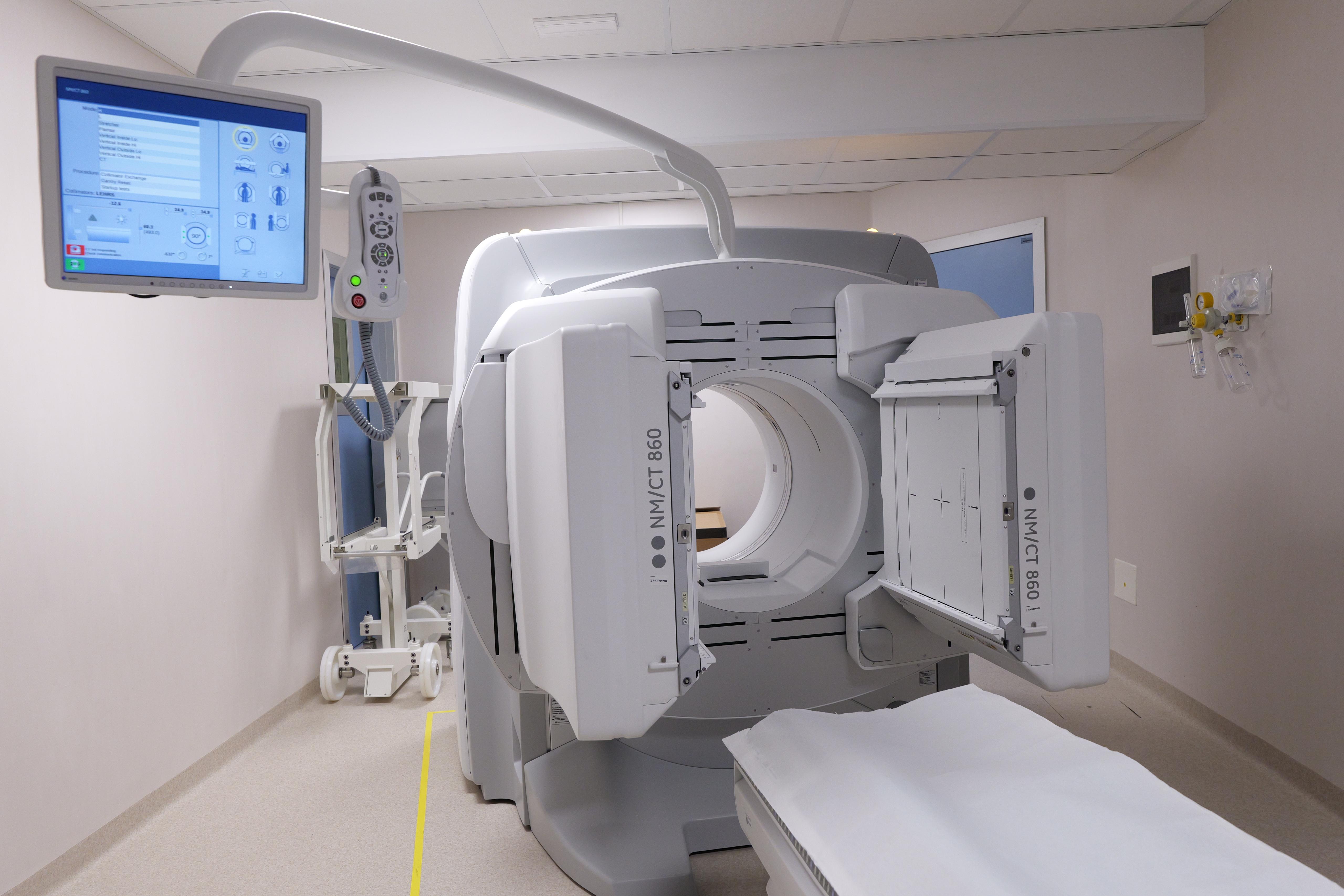 Galleria ASL BRINDISI, EMILIANO A FIRMA CONTRATTI SANITASERVICE E ALL’OSPEDALE PERRINO PER NUOVI APPARECCHI DI MEDICINA NUCLEARE E RADIOTERAPIA - Diapositiva 16 di 22