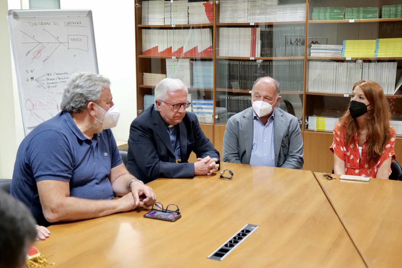 Galleria Emiliano, Palese e Montanaro al Miulli: “Al via l’iter per il riconoscimento di azienda universitaria” - Diapositiva 8 di 21