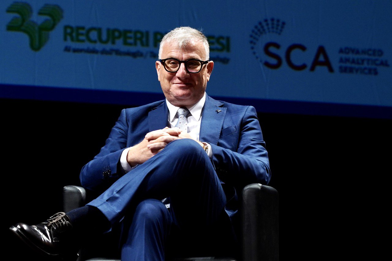 Galleria EMILIANO AGLI STATI REGIONALI DEI RIFIUTI:  “IL PIANO DELLA PUGLIA NON VUOLE IMPATTARE SULL’AMBIENTE. ASECO È UN’ALTERNATIVA PUBBLICA ALLE DIFFICOLTÀ. - Diapositiva 7 di 13