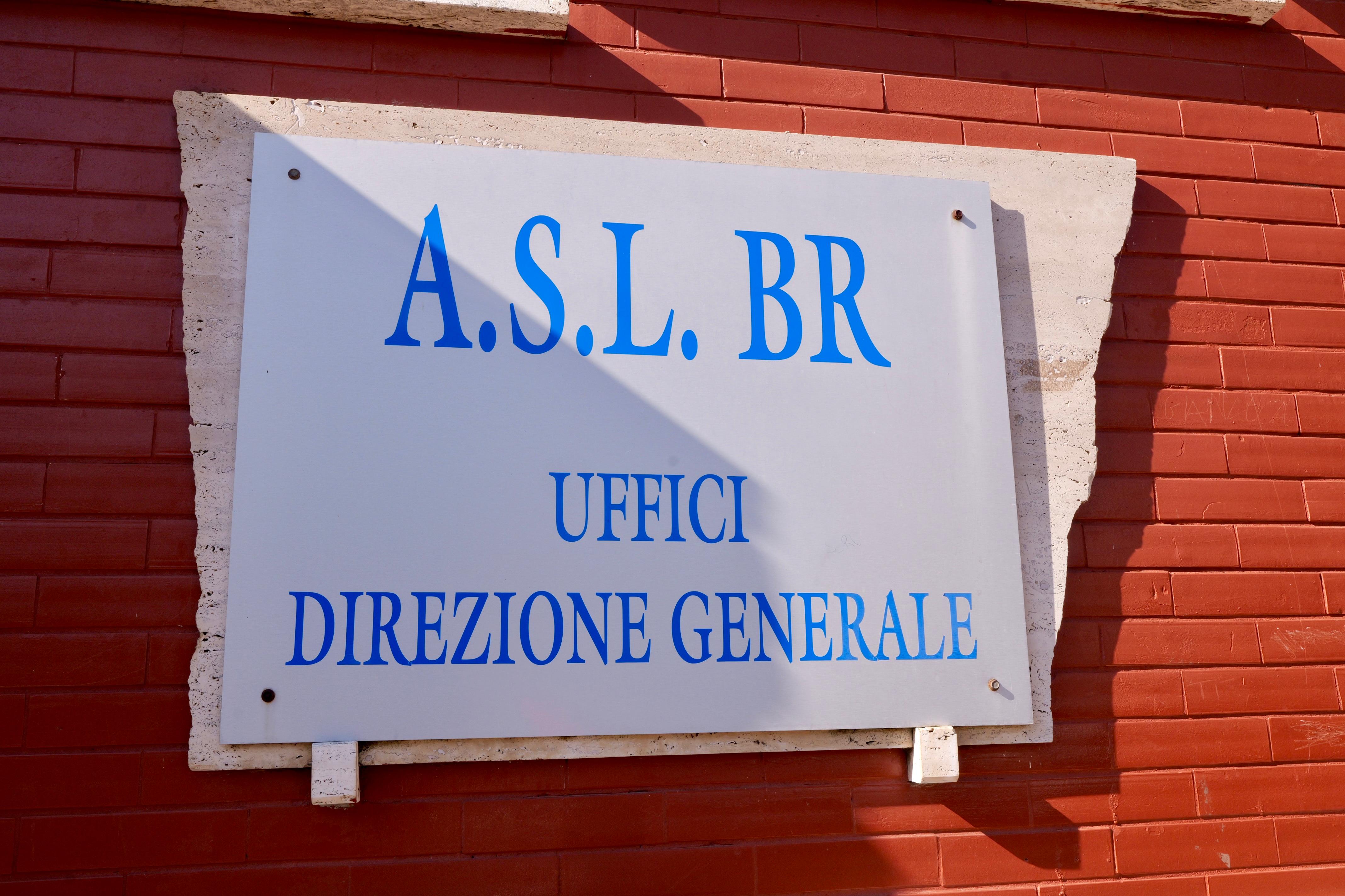 Galleria ASL BRINDISI, EMILIANO A FIRMA CONTRATTI SANITASERVICE E ALL’OSPEDALE PERRINO PER NUOVI APPARECCHI DI MEDICINA NUCLEARE E RADIOTERAPIA - Diapositiva 14 di 22