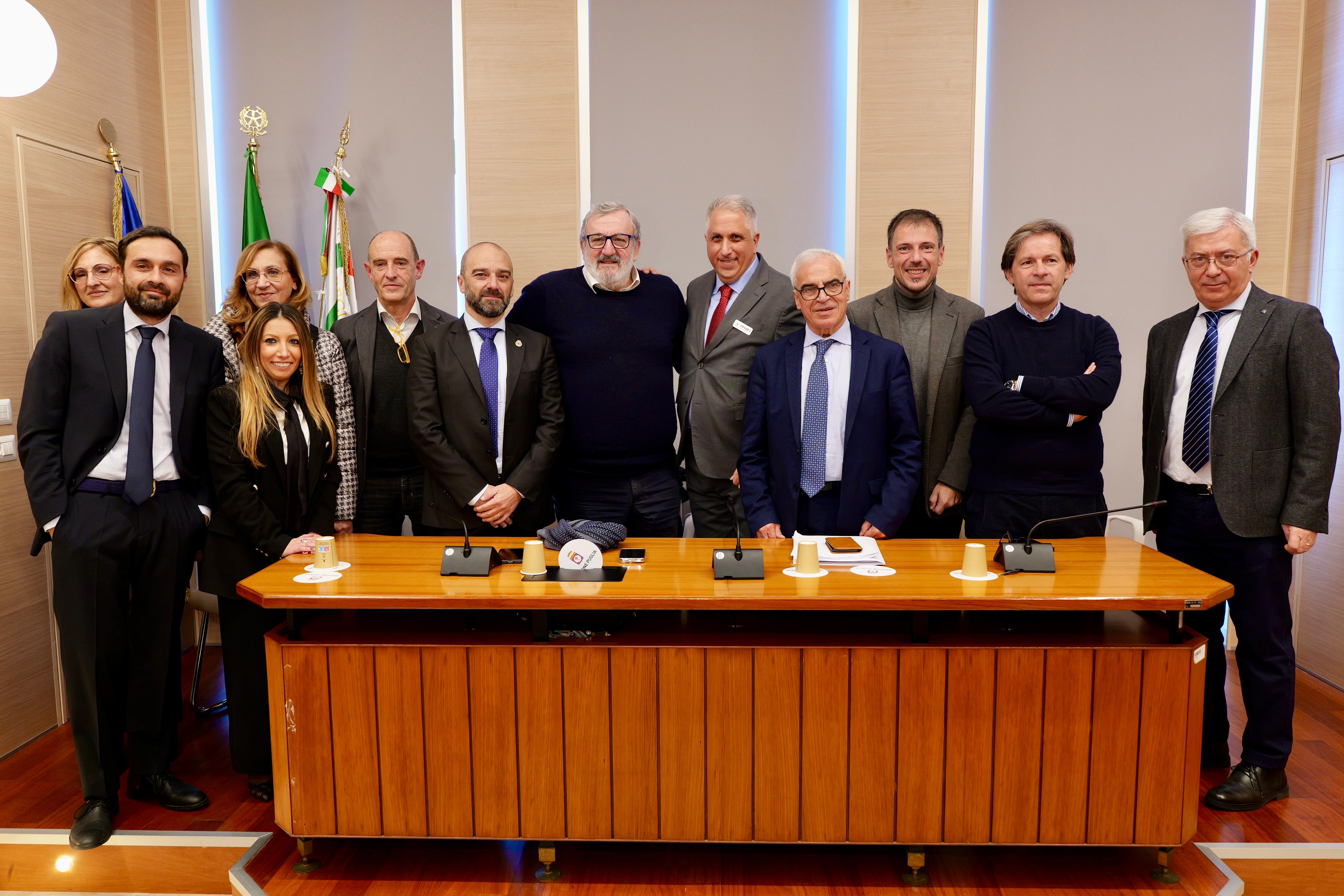 Galleria DONAZIONE DI SANGUE, IL PRESIDENTE EMILIANO FIRMA NUOVA CONVENZIONE - Diapositiva 5 di 12