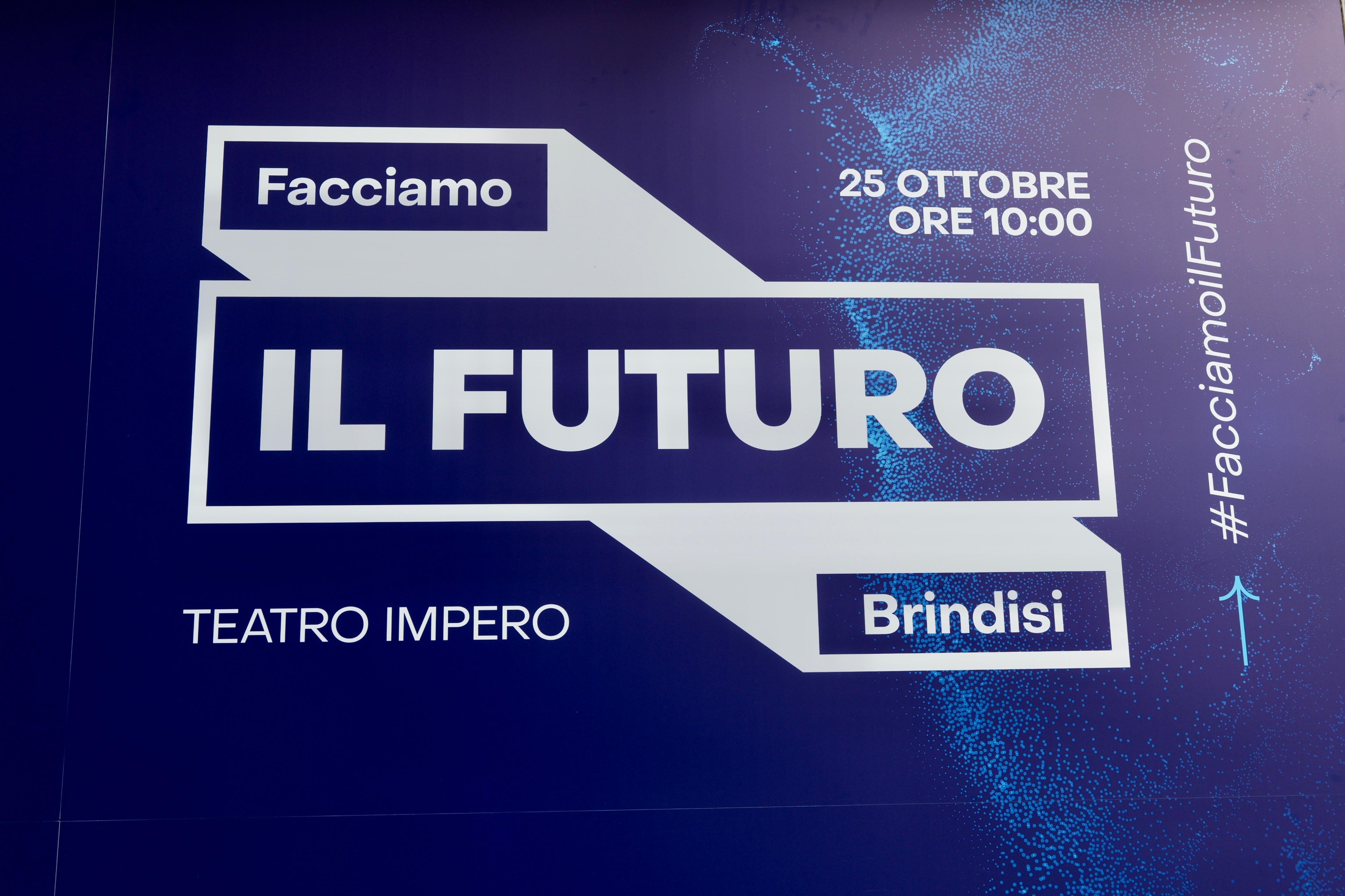 Galleria Il presidente Emiliano all’evento per gli 80 anni di Confindustria Brindisi: “Per le dismissioni di Enel e della Chimica la Regione si muove con discrezione, il prezzo non possono pagarlo i lavoratori” - Diapositiva 5 di 7