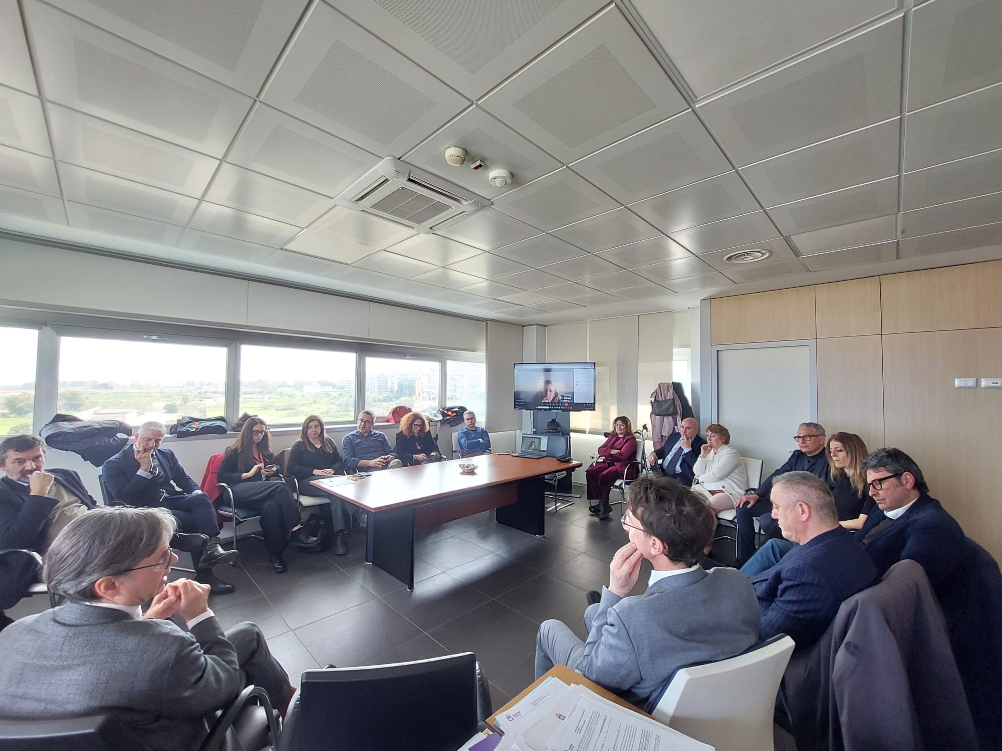 Galleria Trasporti, nuovo incontro dell’assessore Ciliento sui collegamenti Barletta-Spinazzola: “Lavoreremo con i sindaci e il Gruppo FS per riattivare la linea ferroviaria fino a Spinazzola e ottimizzare e velocizzare i collegamenti su gomma” - Diapositiva 2 di 3