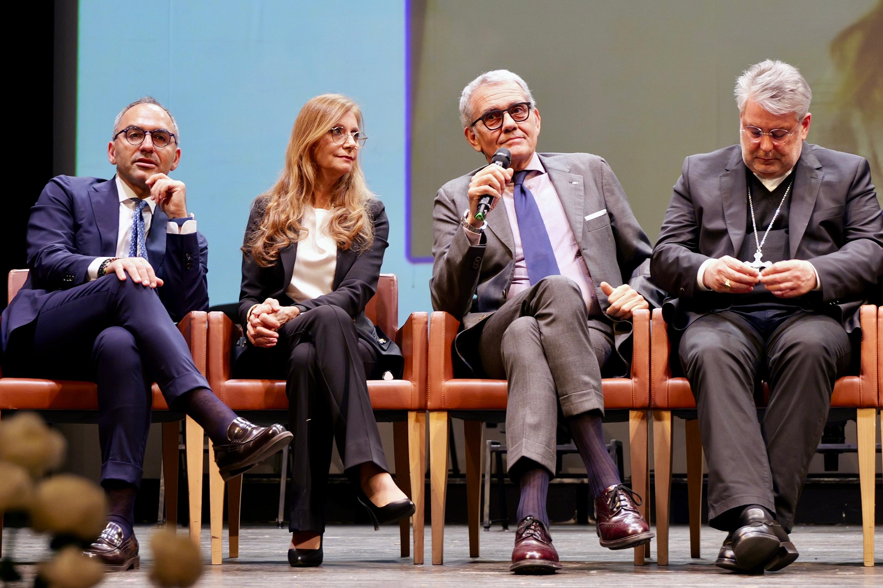 Galleria Aggressioni al personale sanitario: i numeri e le strategie di contrasto della Regione Puglia. Emiliano e Piemontese all'iniziativa FNOMCEO di Foggia - Diapositiva 4 di 5