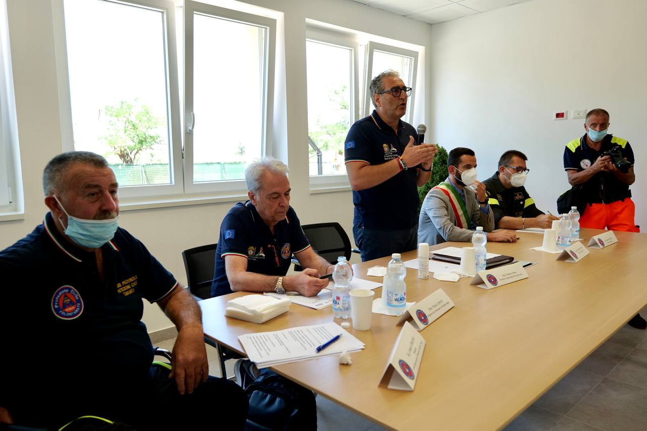 Galleria Il presidente Emiliano ha inaugurato il presidio logistico operativo territoriale di Castellaneta Marina, secondo PLOT di Protezione Civile a diventare operativo - Diapositiva 13 di 15