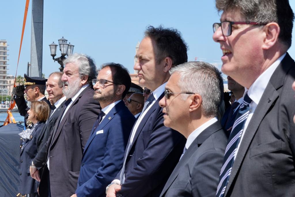 Galleria CELEBRAZIONI DEL 77° ANNIVERSARIO DELLA FONDAZIONE DELLA REPUBBLICA A BARI. EMILIANO: “RICORRENZA CELEBRATA TUTTO L’ANNO DA CHI SVOLGE IL PROPRIO DOVERE” - Diapositiva 5 di 12