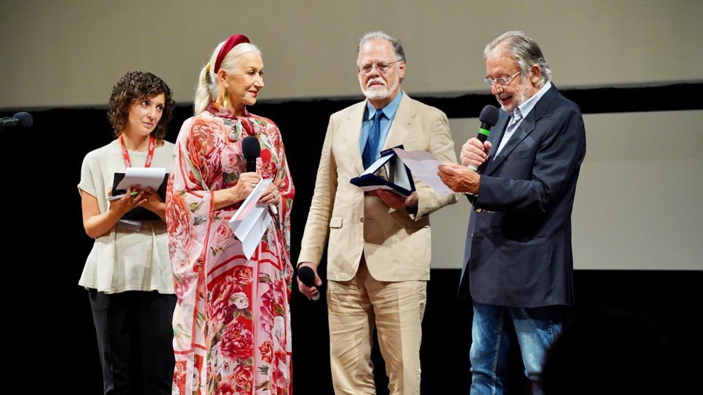 Galleria BIFEST, EMILIANO ALLA PREMIAZIONE DI HELEN MIRREN E TAYLOR HACKFORD - Diapositiva 7 di 27