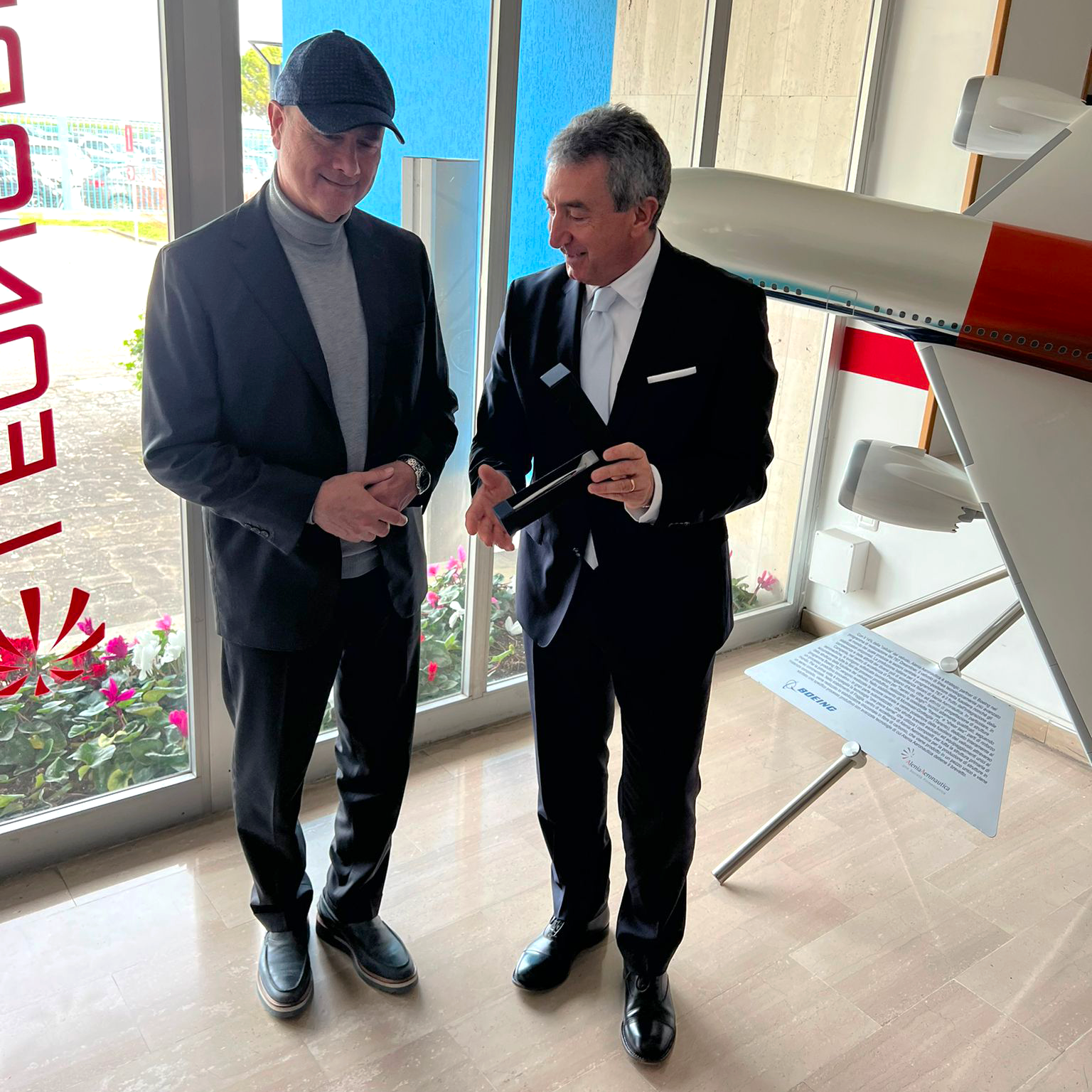 Galleria Vicepresidente Piemontese visita stabilimento Leonardo di Foggia - Diapositiva 1 di 4