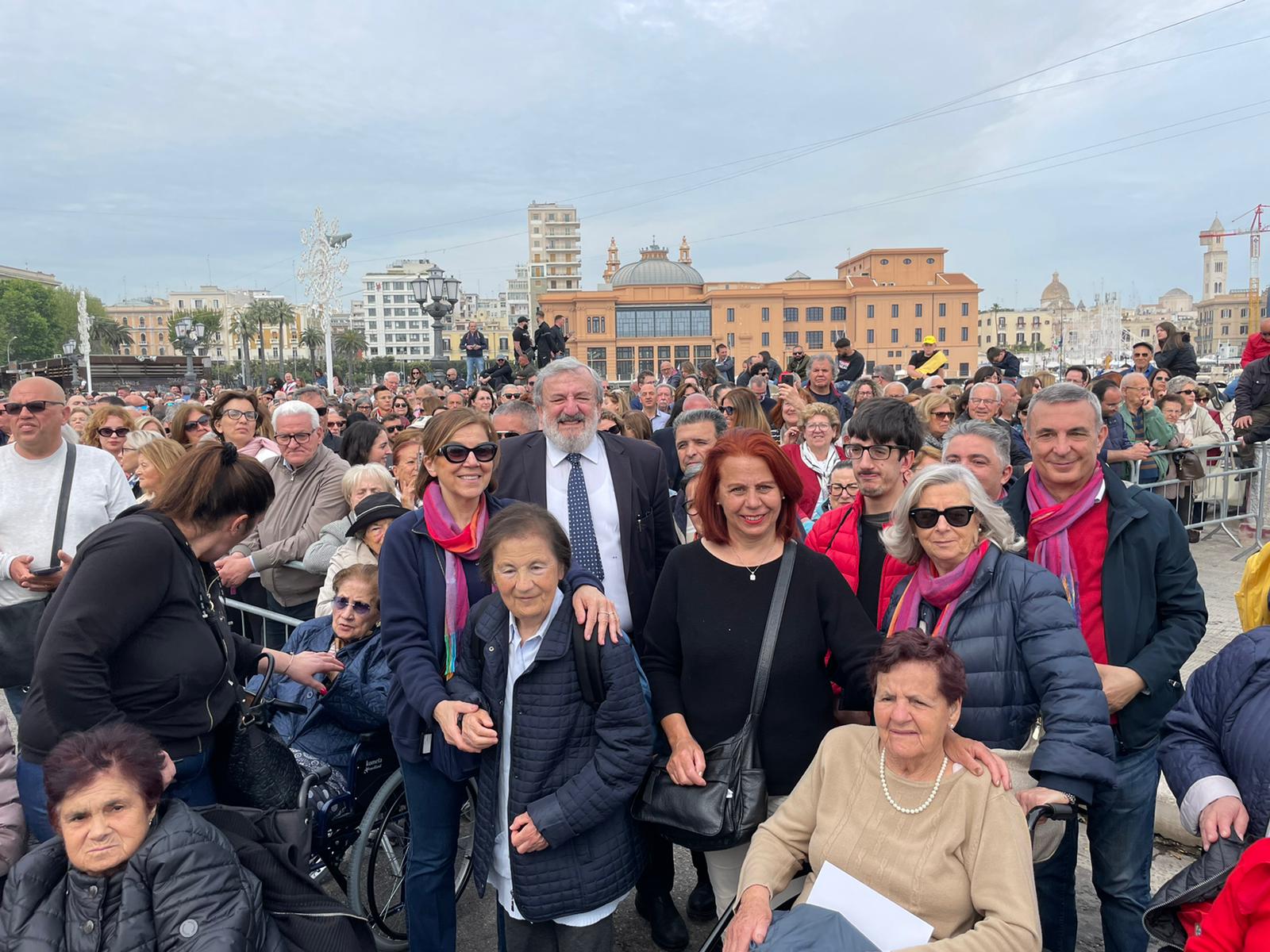 Galleria EMILIANO ALLE CELEBRAZIONI PER SAN NICOLA A BARI: “È LA FESTA IN CUI SI CELEBRA LA GRANDEZZA DELL’UMANITÀ”  - Diapositiva 3 di 14