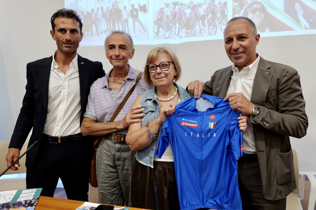 Galleria BIKE, IL GIRO DI PUGLIA CHALLENGE PORTA I CAMPIONI FRA MURGE E MARE - Diapositiva 4 di 17