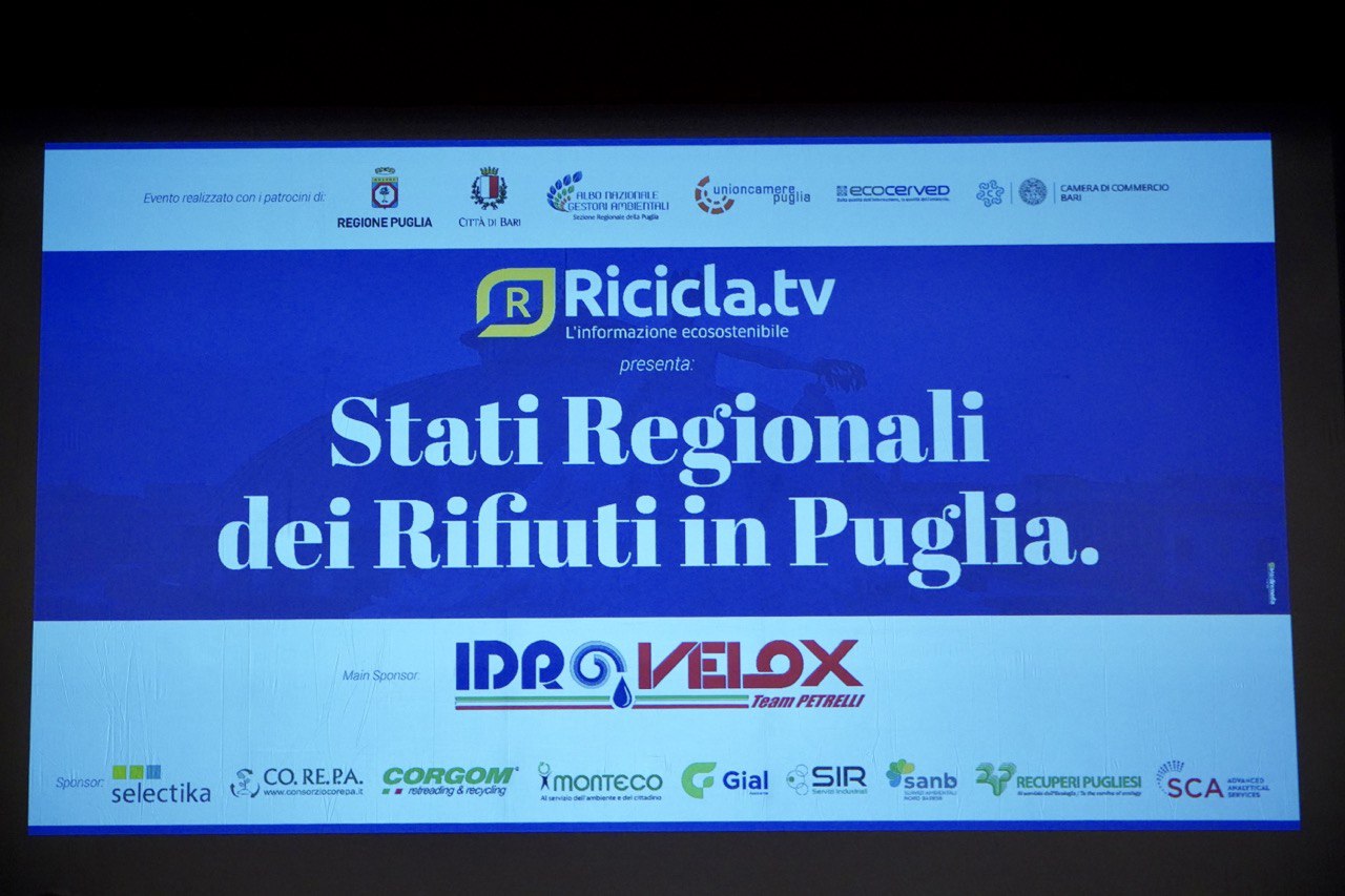 Galleria EMILIANO AGLI STATI REGIONALI DEI RIFIUTI:  “IL PIANO DELLA PUGLIA NON VUOLE IMPATTARE SULL’AMBIENTE. ASECO È UN’ALTERNATIVA PUBBLICA ALLE DIFFICOLTÀ. - Diapositiva 3 di 13