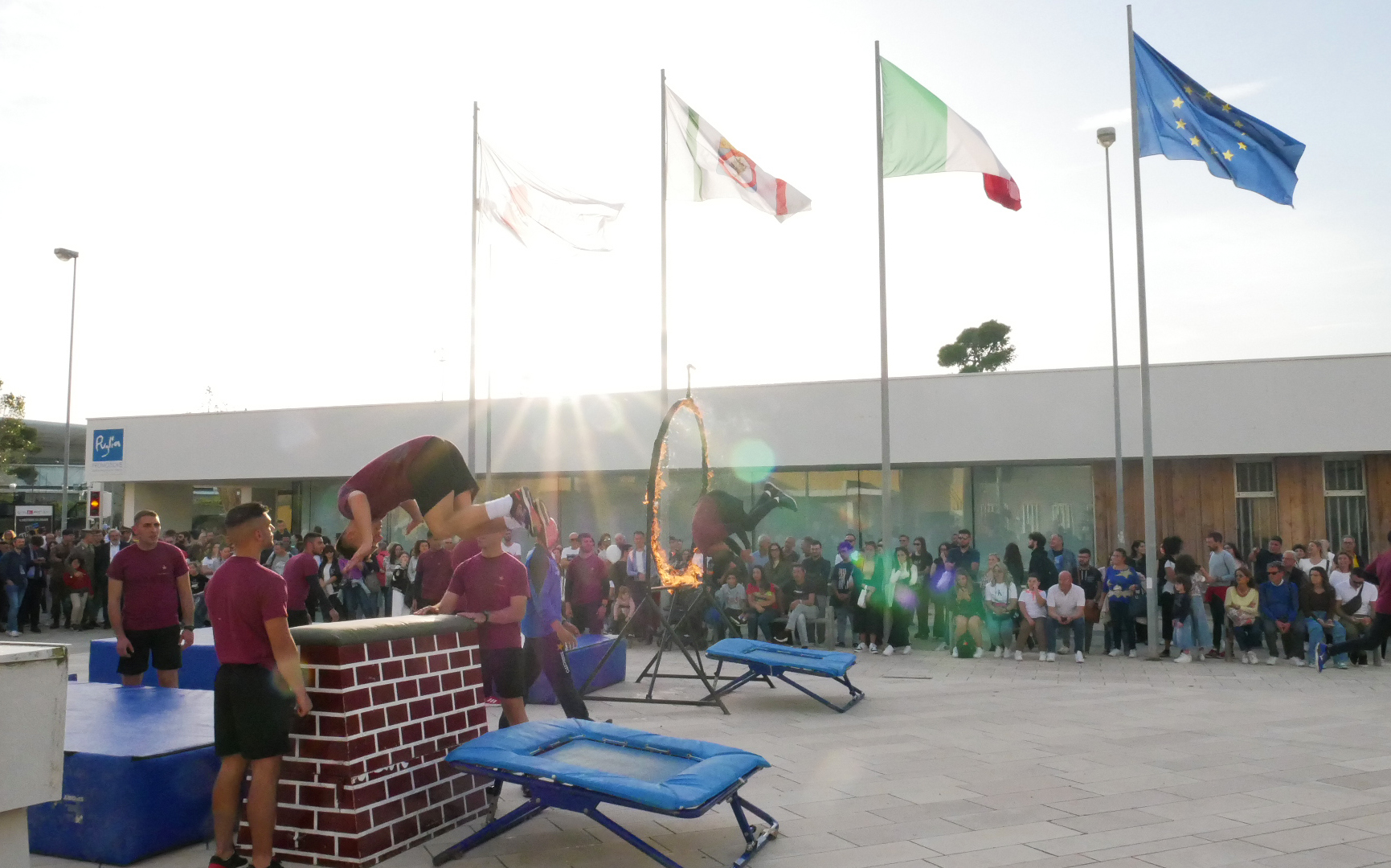 Galleria Fdl 22: Emiliano visita stand Esercito in Fiera - Diapositiva 9 di 9