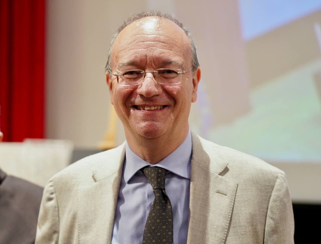 Galleria Emiliano e Leo al convegno “La Scuola, un cantiere sempre aperto sul futuro” con il Ministro Valditara. - Diapositiva 9 di 9