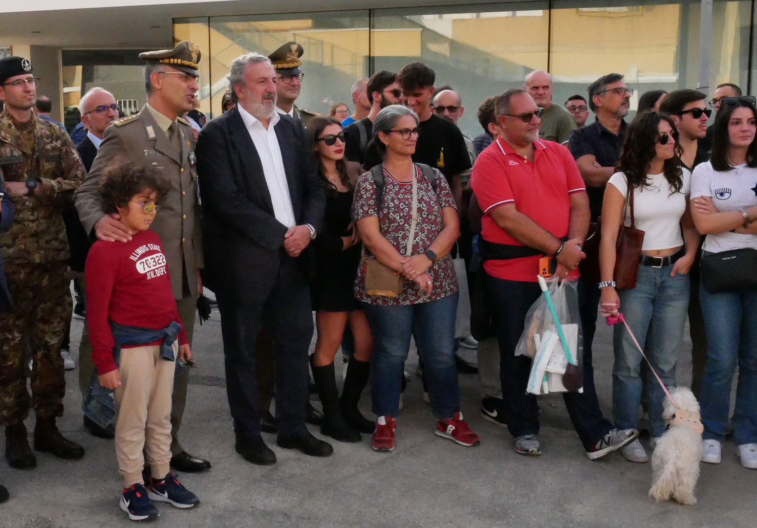 Galleria Fdl 22: Emiliano visita stand Esercito in Fiera - Diapositiva 1 di 9