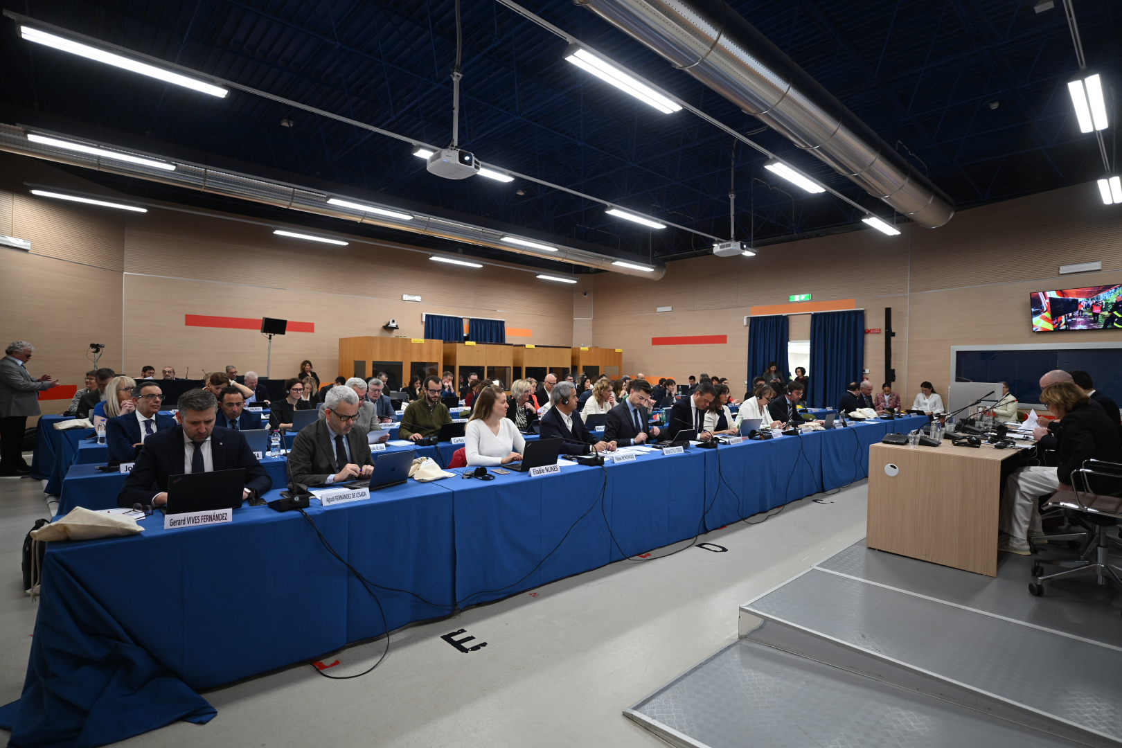 Galleria LE REGIONI MARITTIME AL CUORE DEL FUTURO DELL’EUROPA: L’UFFICIO POLITICO DELLA CRPM CHIEDE UNA MAGGIORE VOCE TERRITORIALE NELLE POLITICHE E NEL BILANCIO DELL’UE - Diapositiva 3 di 7