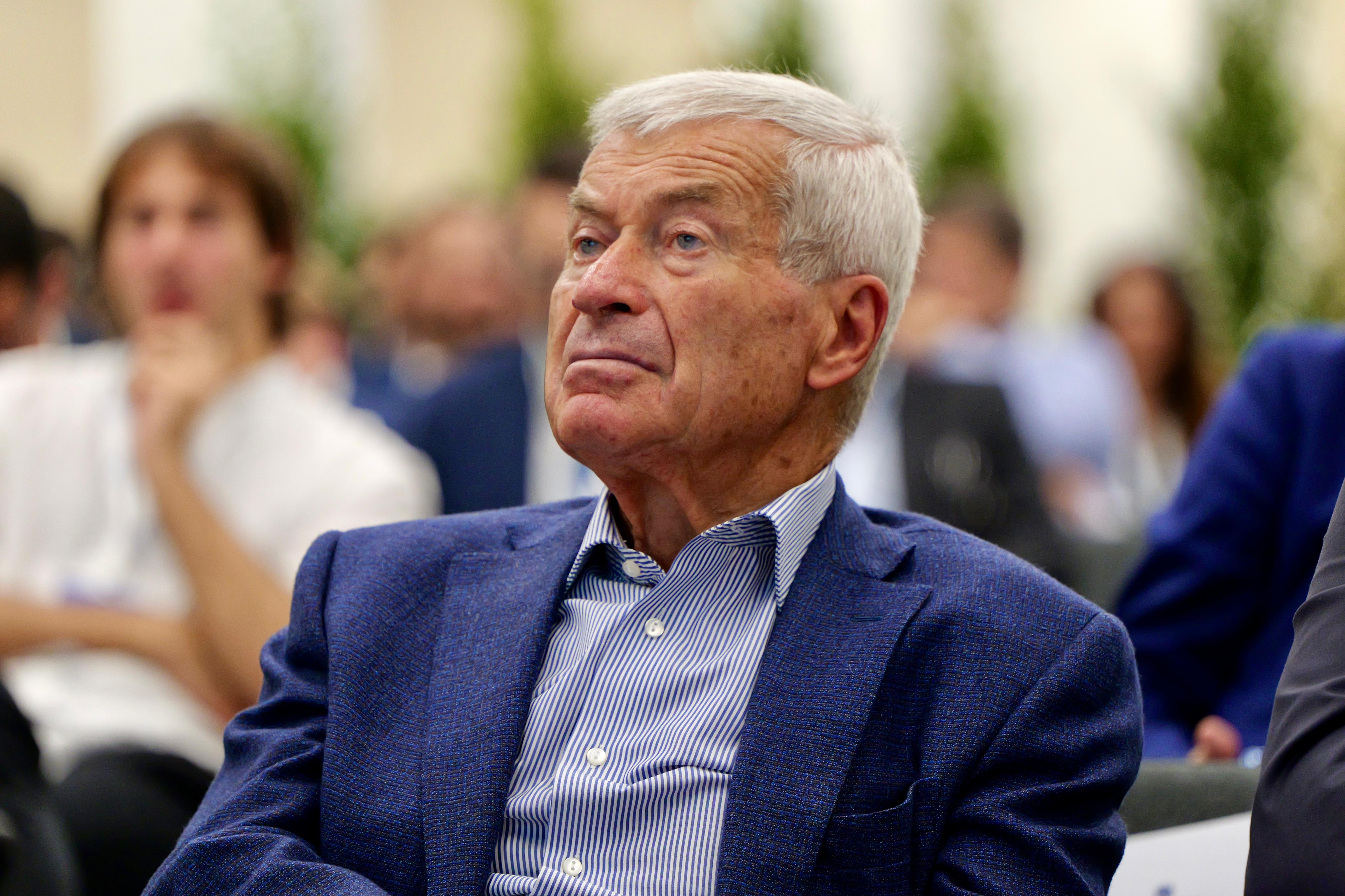 Galleria IL PRESIDENTE EMILIANO AL XIV FORUM NAZIONALE DEI GIOVANI IMPRENDITORI CONFCOMMERCIO - Diapositiva 6 di 6