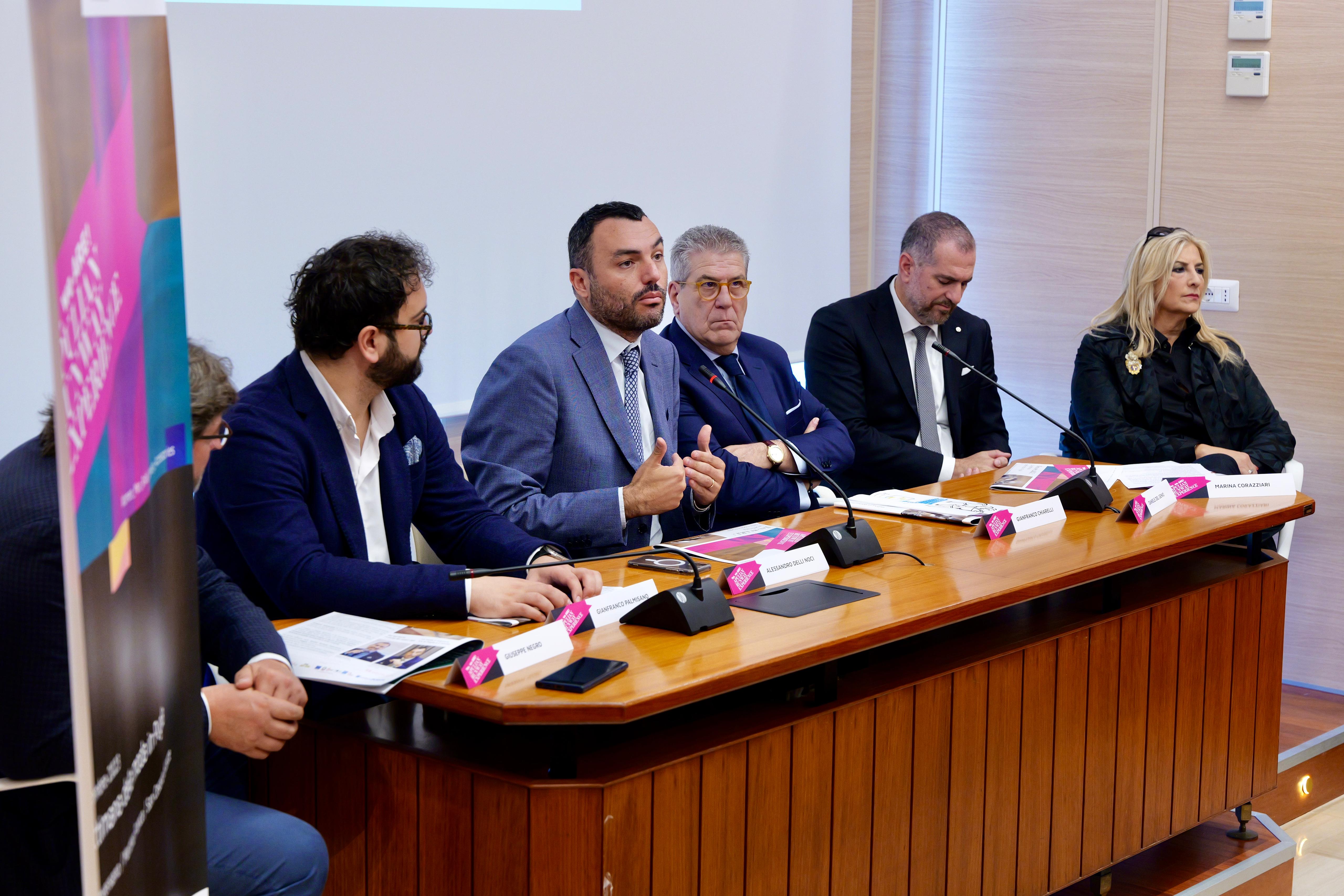 Galleria Yes We A.R.E. Dal 3 al 6 novembre la settimana della moda in Puglia - Diapositiva 11 di 11