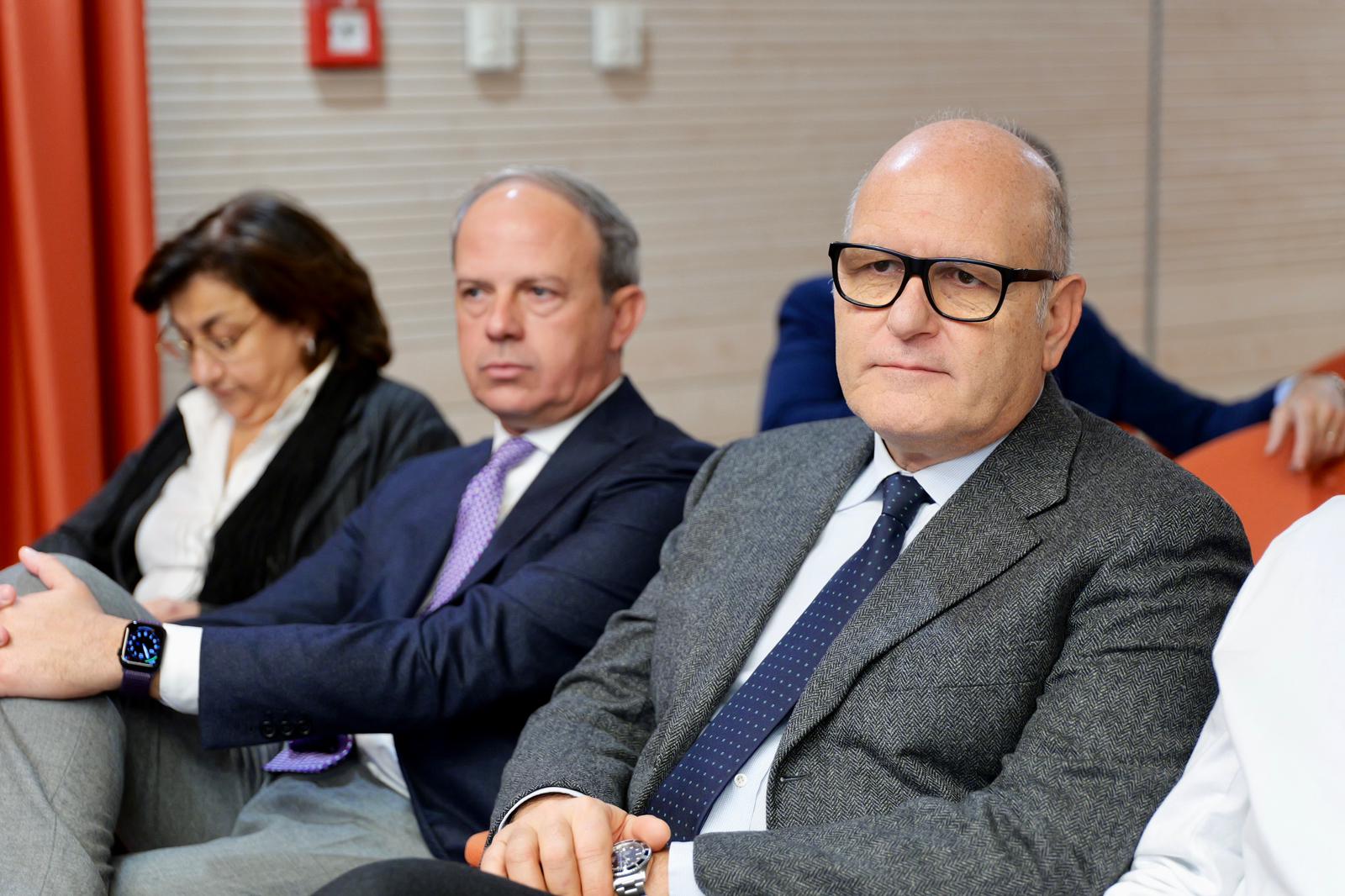 Galleria IL PRESIDENTE EMILIANO ALLA RIUNIONE DELL’UNITÀ DI COORDINAMENTO DELLA RETE ONCOLOGICA PUGLIESE: “PUNTARE ANCORA DI PIÙ SUI CENTRI DI ORIENTAMENTO” - Diapositiva 6 di 14