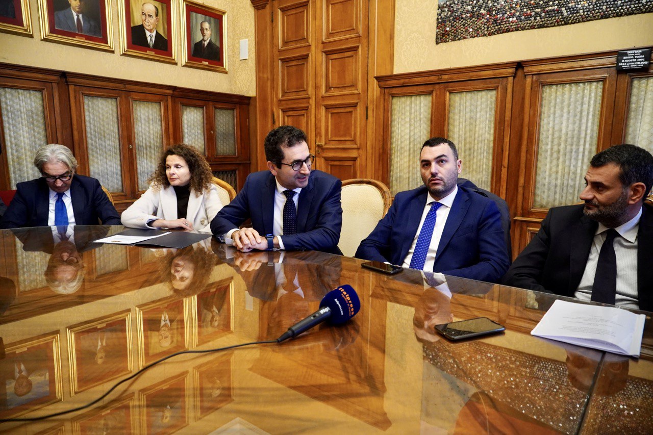 Galleria GRUPPO OVS INVESTE IN PUGLIA PER REALIZZARE UN POLO DI INNOVAZIONE TECNOLOGICA E UN CENTRO EVOLUTO  PER IL RIUTILIZZO DEI CAPI IN OTTICA DI ECONOMIA CIRCOLARE - Diapositiva 5 di 5