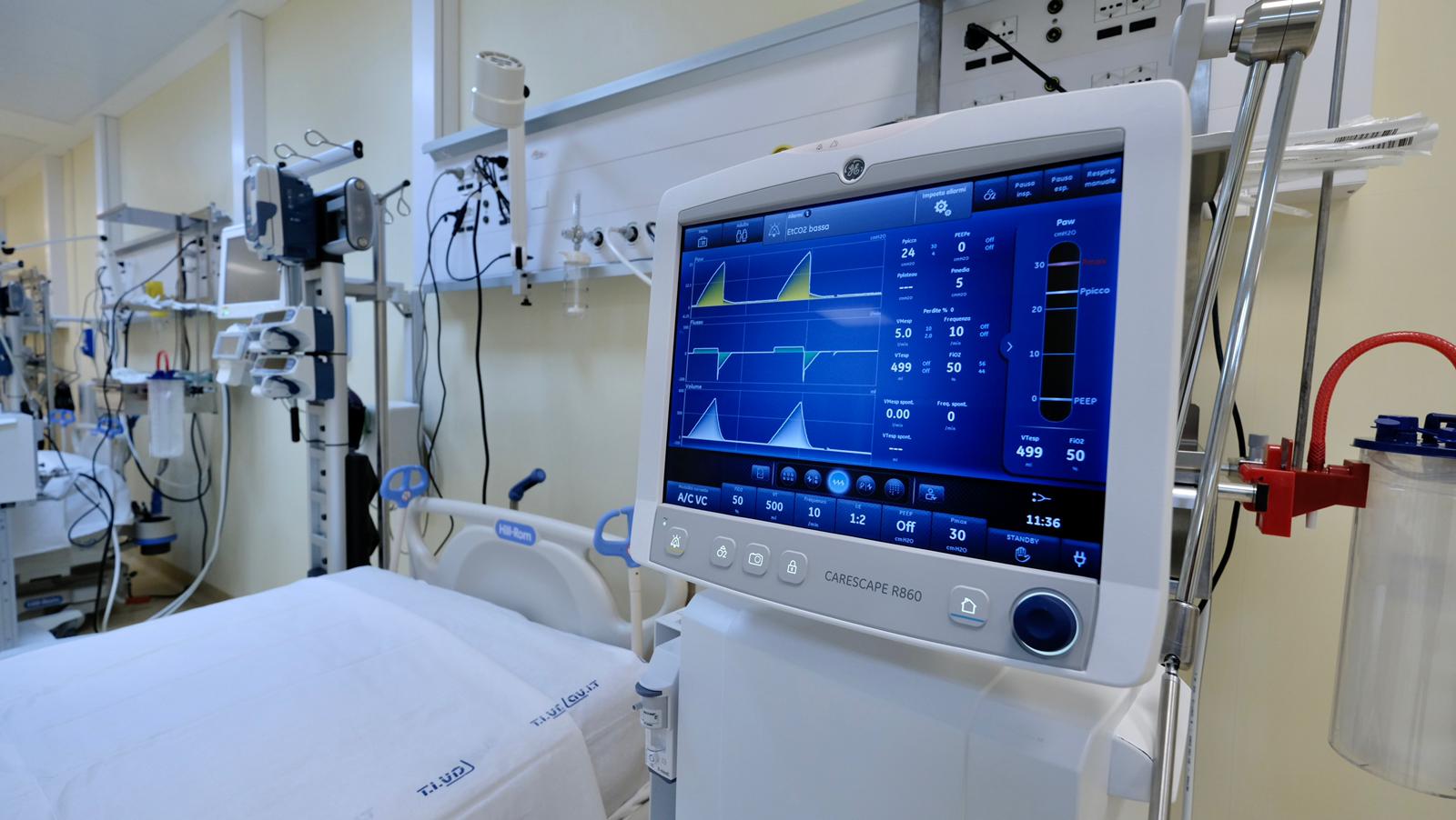 Galleria Potenziamento della rete ospedaliera. Attivati sedici posti di terapia intensiva respiratoria Covid al Dea “V. Fazzi” - Diapositiva 2 di 19