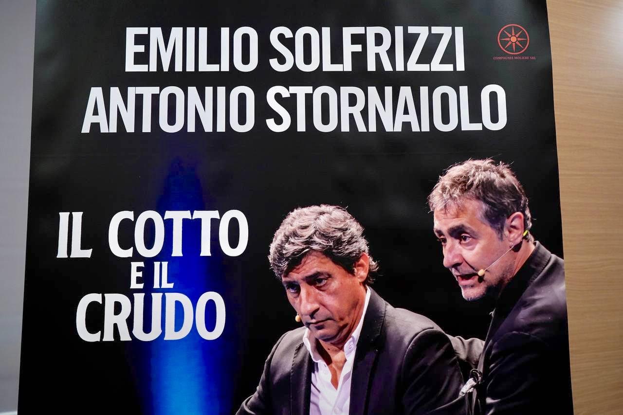 Galleria La Puglia protagonista del palcoscenico romano con lo spettacolo  “Il cotto e il crudo” di Solfrizzi e Stornaiolo   #WeAreInPuglia sotto i riflettori dal 12 al 23 ottobre  al Teatro Ambra Jovinelli di Roma - Diapositiva 5 di 6