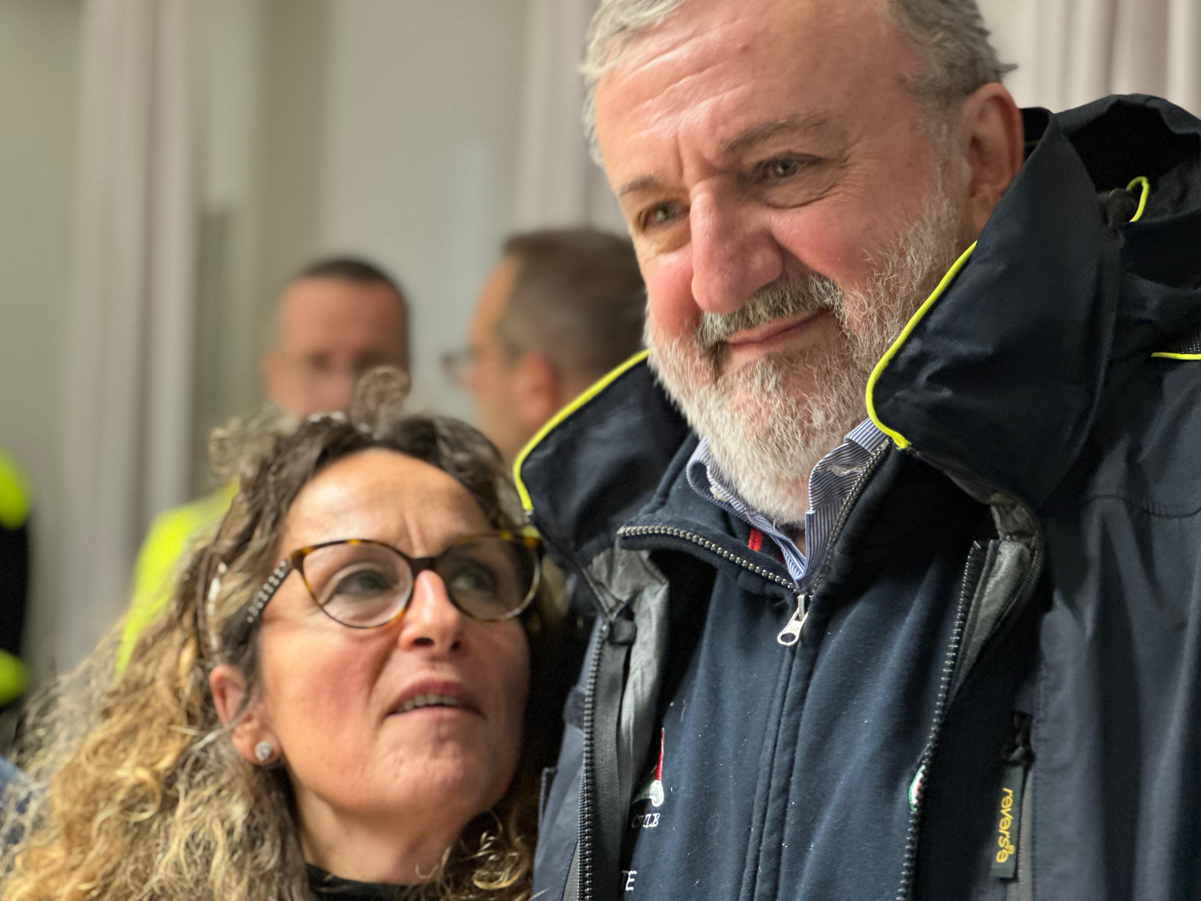 Galleria EMERGENZA ALLUVIONE, EMILIANO E GIANI A CAMPI BISENZIO CON LA COLONNA MOBILE DELLA PROTEZIONE CIVILE  - Diapositiva 9 di 18