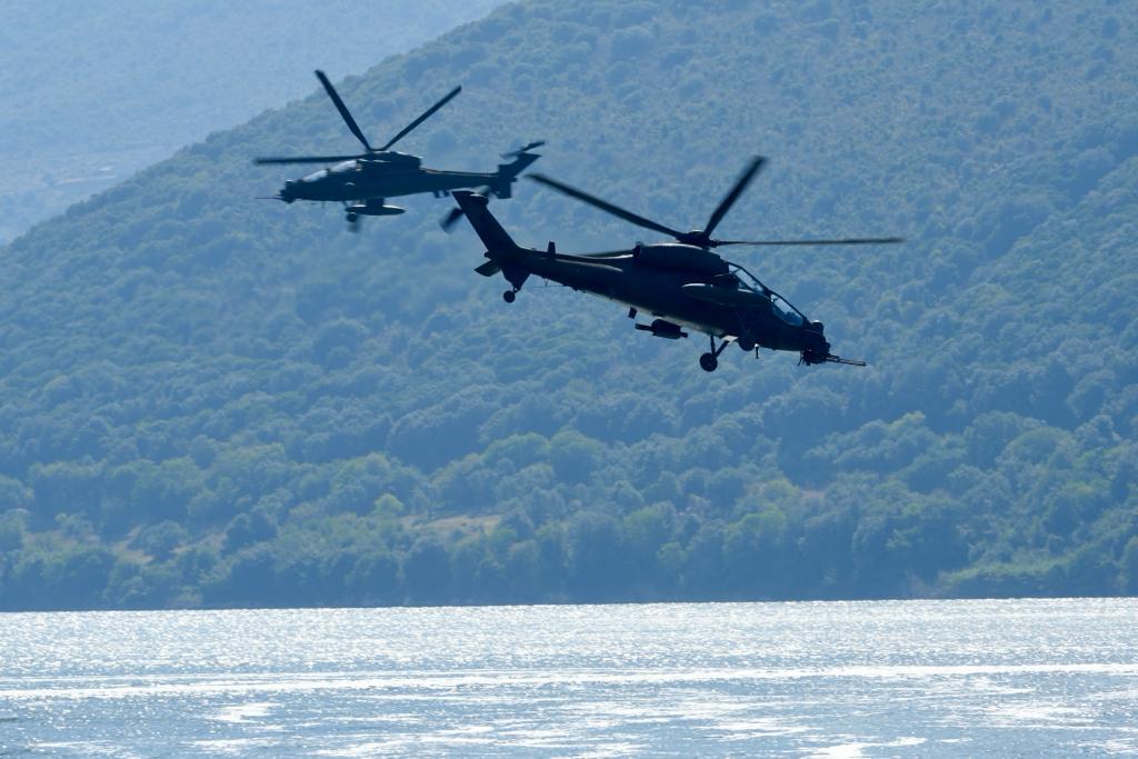 Galleria Michele Emiliano all’esercitazione militare “Leone Alato 23” a Cagnano Varano alla presenza del Presidente della Repubblica Mattarella e del ministro Crosetto - Diapositiva 9 di 22