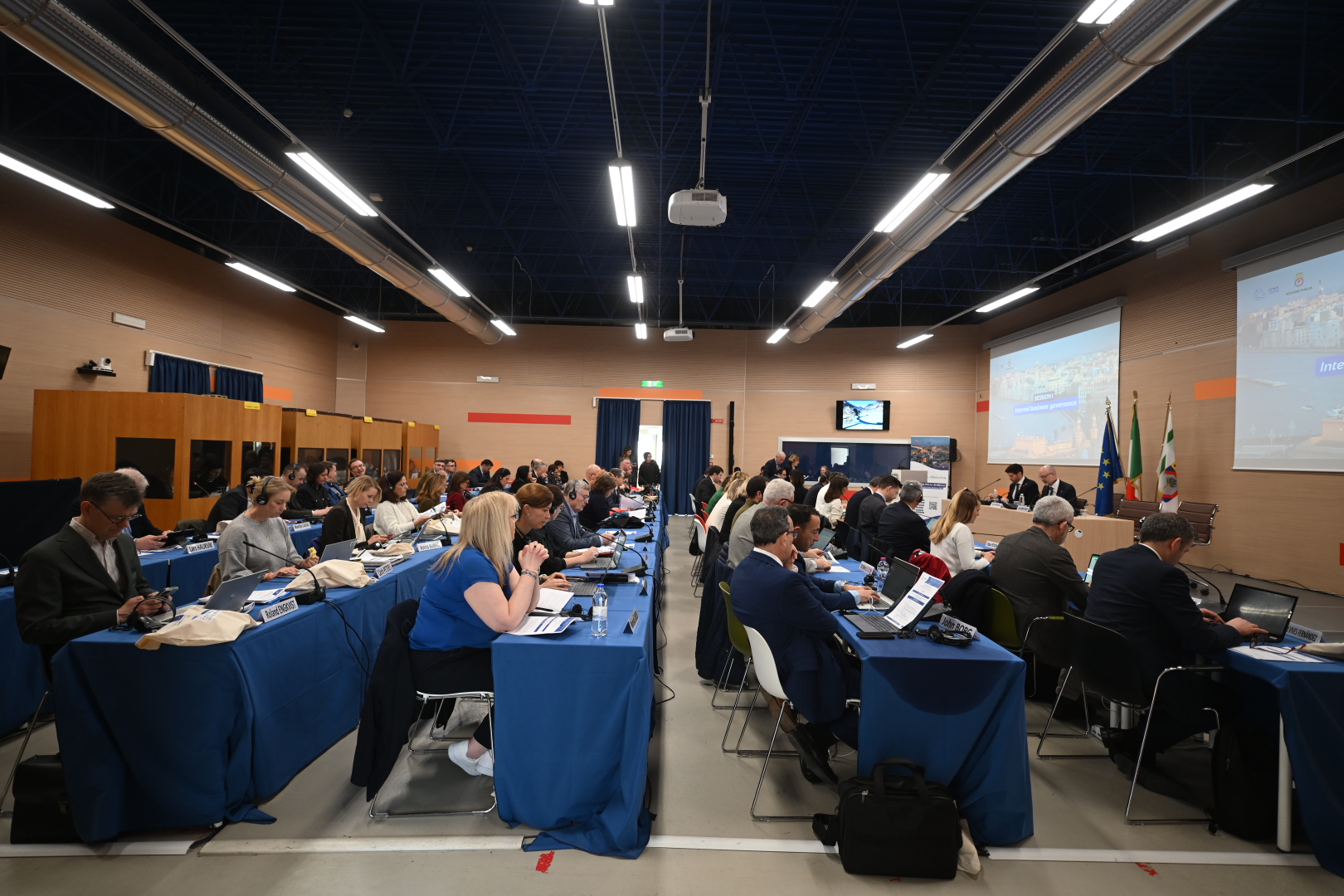 Galleria LE REGIONI MARITTIME AL CUORE DEL FUTURO DELL’EUROPA: L’UFFICIO POLITICO DELLA CRPM CHIEDE UNA MAGGIORE VOCE TERRITORIALE NELLE POLITICHE E NEL BILANCIO DELL’UE - Diapositiva 5 di 7