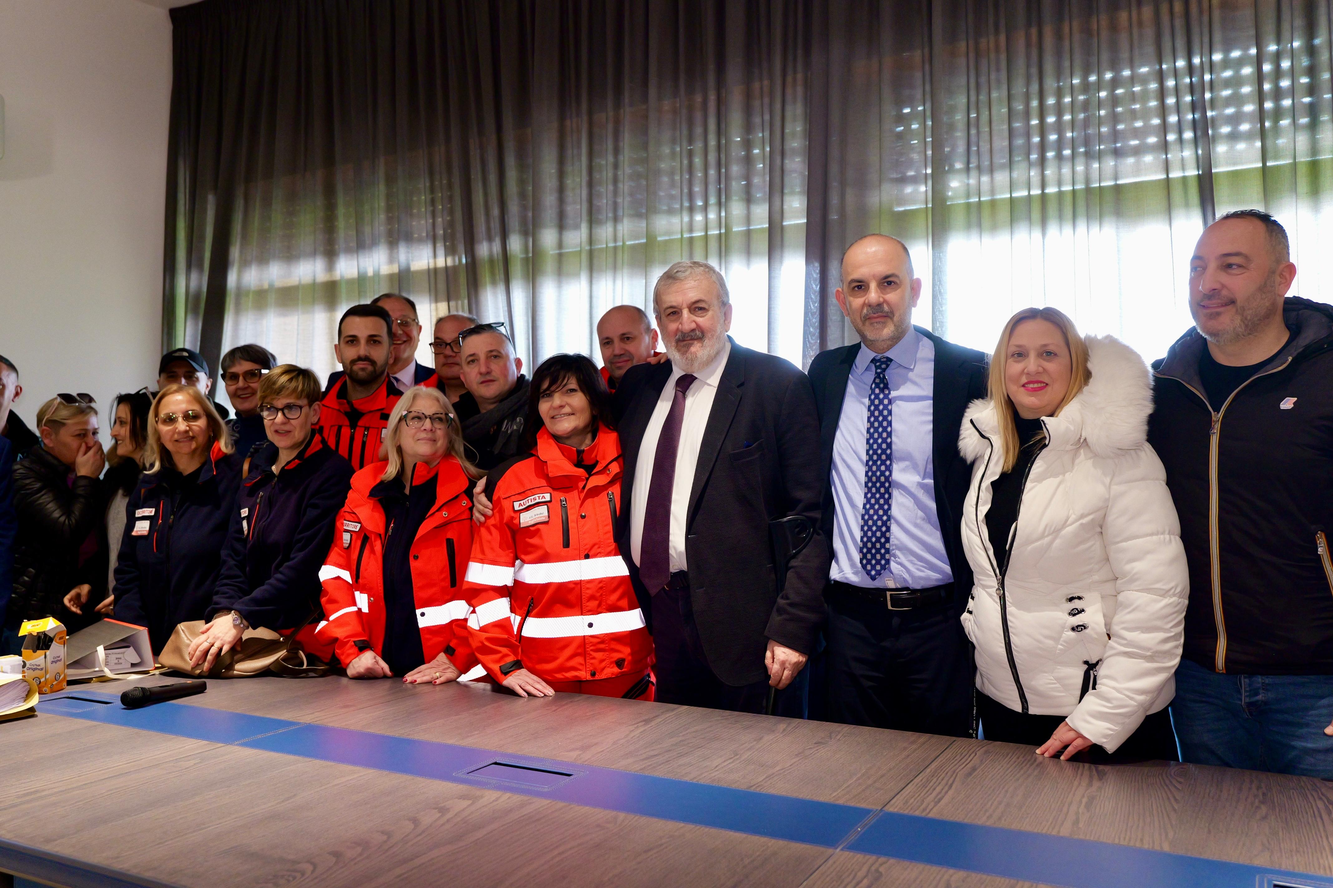 Galleria ASL BRINDISI, EMILIANO A FIRMA CONTRATTI SANITASERVICE E ALL’OSPEDALE PERRINO PER NUOVI APPARECCHI DI MEDICINA NUCLEARE E RADIOTERAPIA - Diapositiva 11 di 22