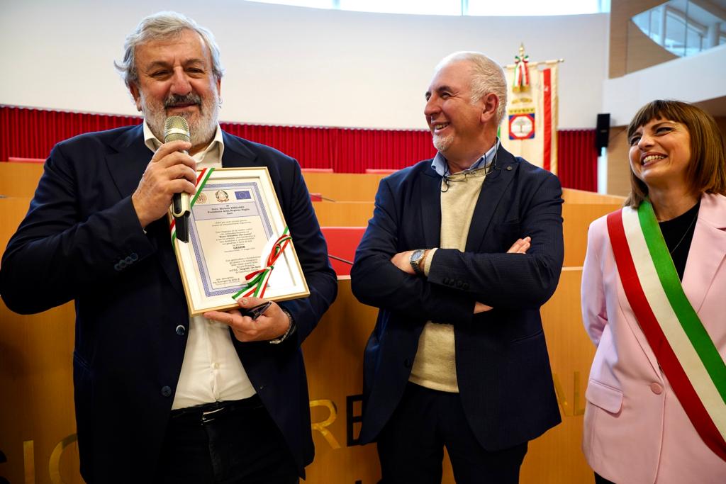 Galleria Emiliano incontra gli studenti della scuola primaria “Angiulli-De Bellis” di Castellana Grotte - Diapositiva 6 di 6