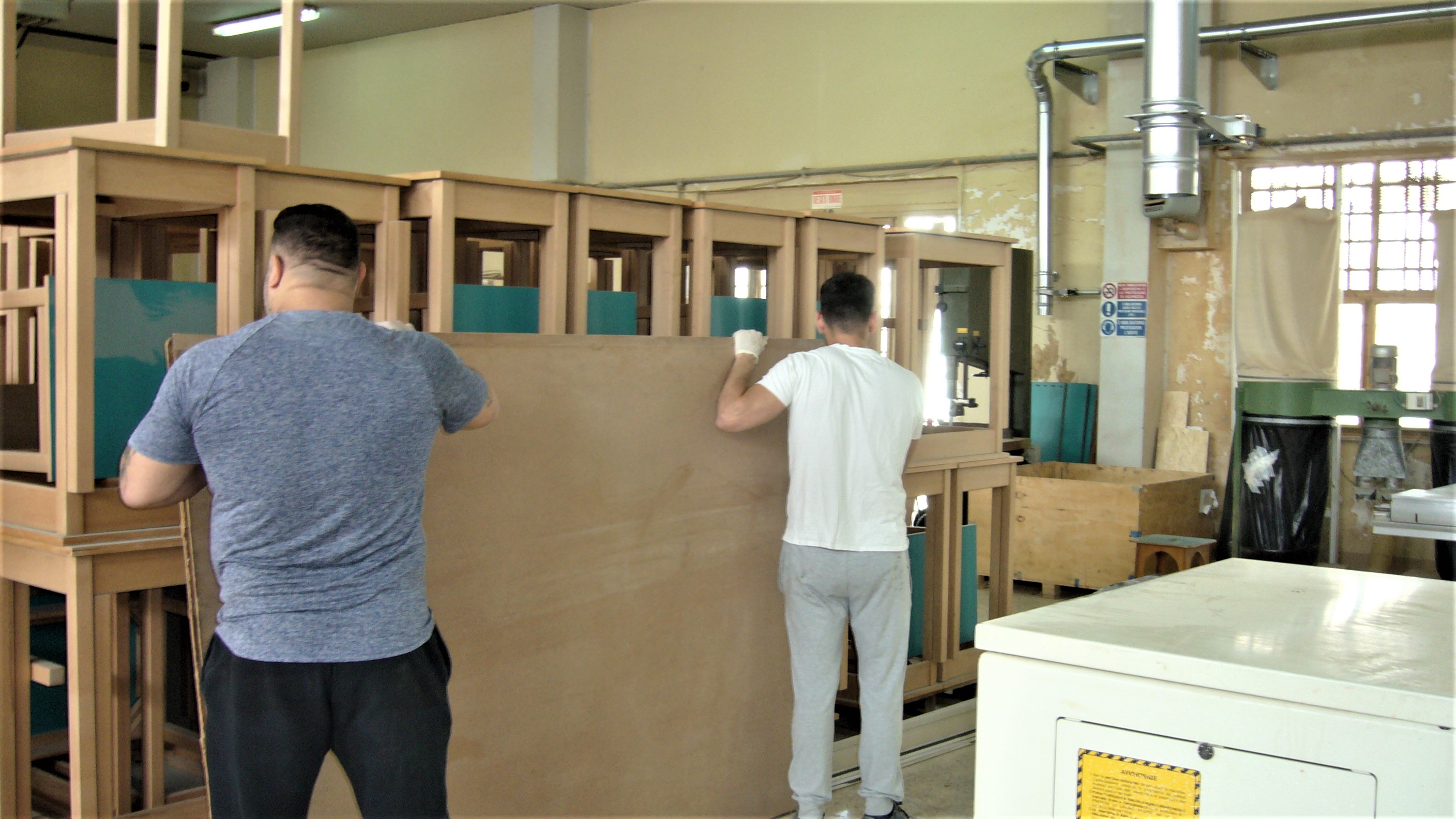 Galleria Nel penitenziario di Lecce una start up per la produzione di arredi carcerari - Diapositiva 1 di 3