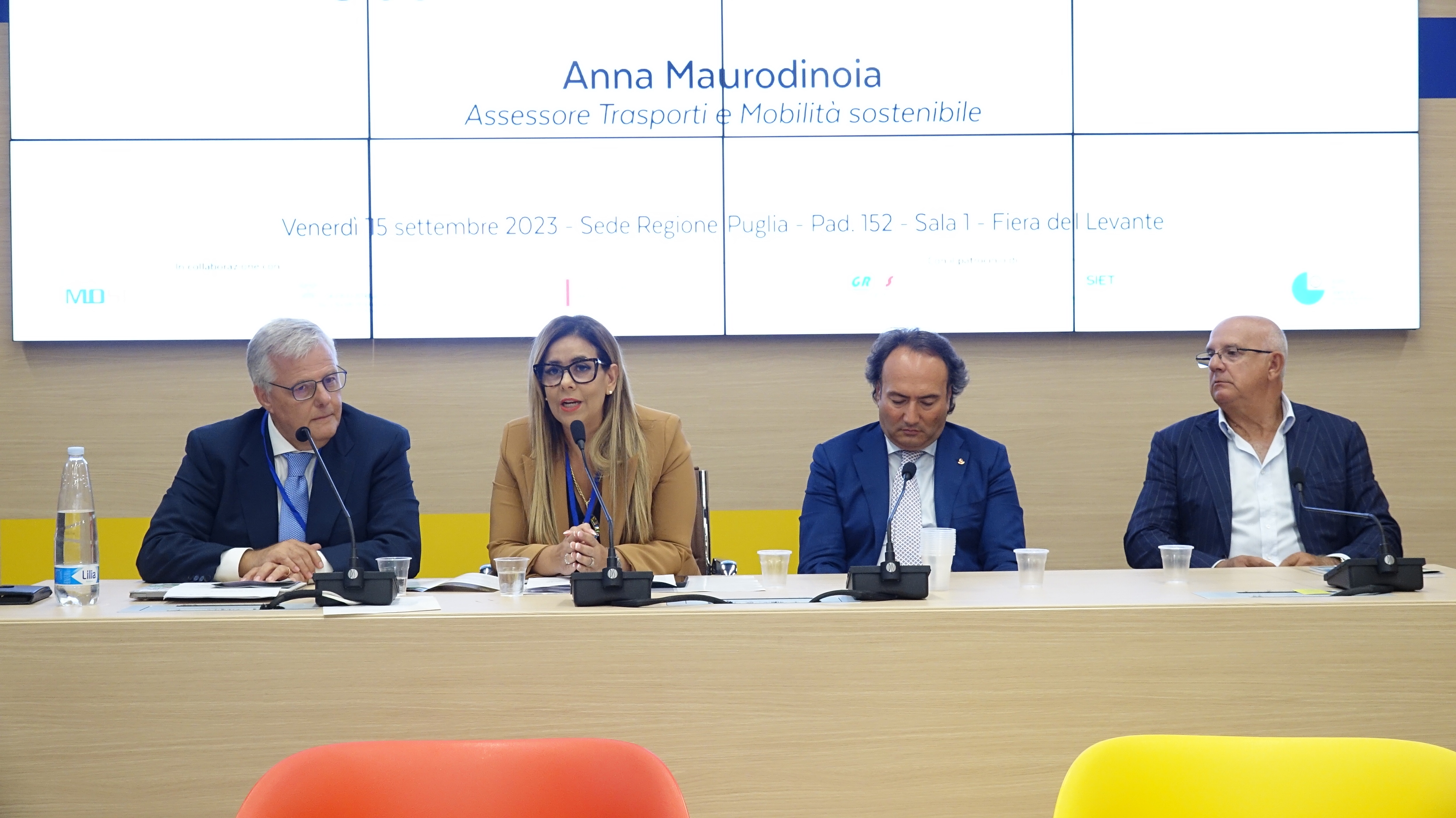 Galleria FDL 2023. Mobilità sostenibile e digitalizzazione dei trasporti, gli obiettivi della nuova programmazione regionale 2021-2027 in materia - Diapositiva 3 di 10